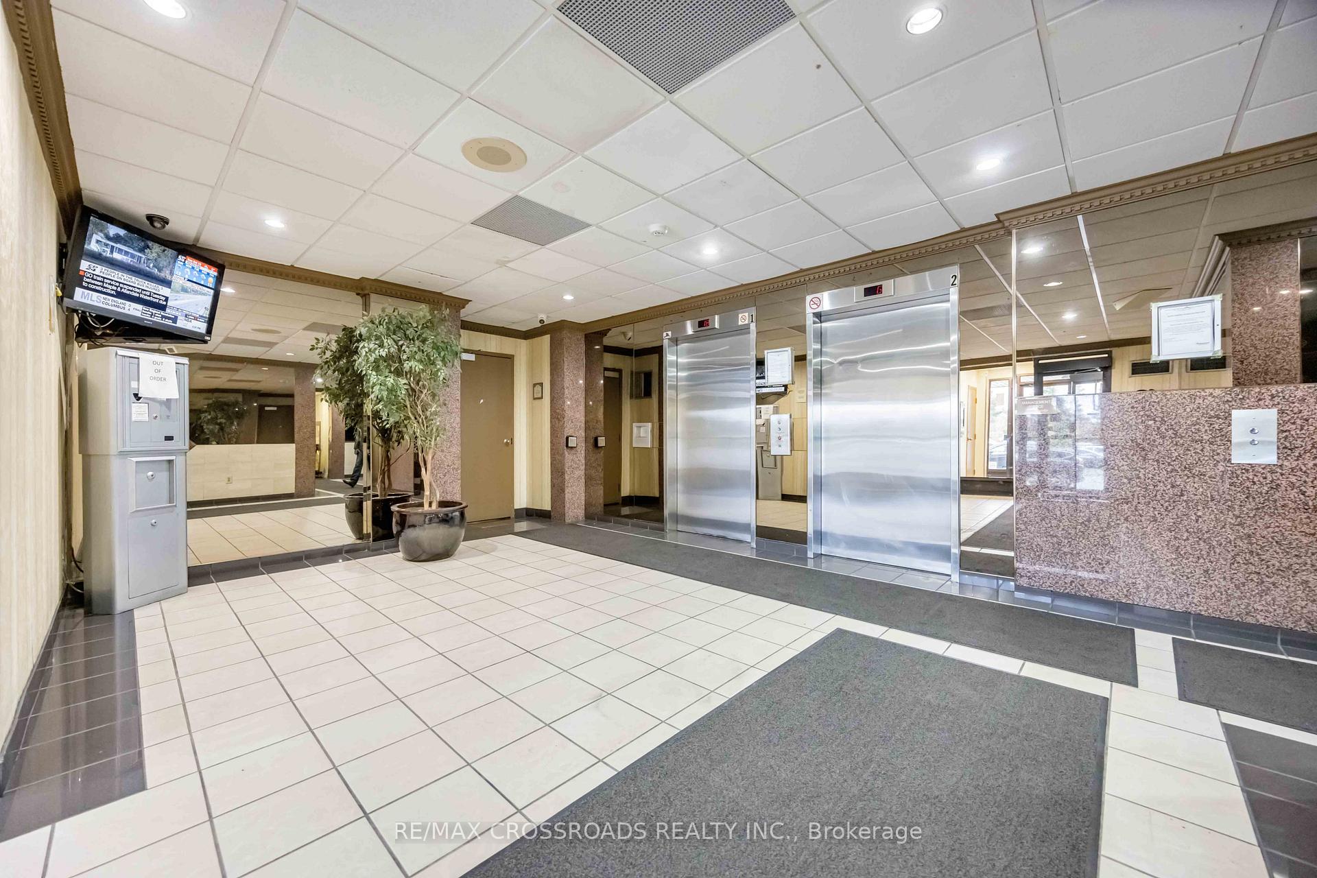 Photo 4 of Unit 209, 10 Markbrook Lane, Etobicoke, Mount Olive-Silverstone-Jamestown — HOMEH
