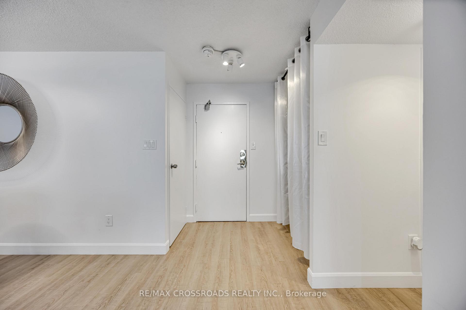 Photo 11 of Unit 209, 10 Markbrook Lane, Etobicoke, Mount Olive-Silverstone-Jamestown — HOMEH