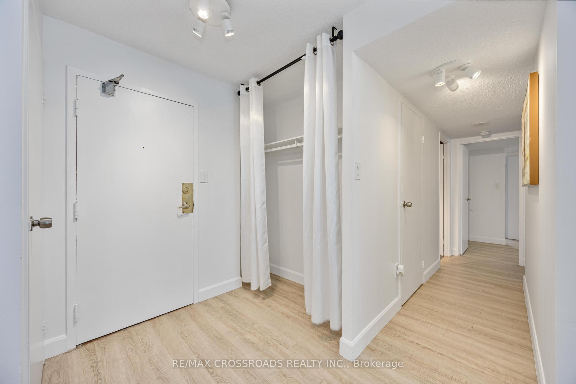 Photo 12 of Unit 209, 10 Markbrook Lane, Etobicoke, Mount Olive-Silverstone-Jamestown — HOMEH