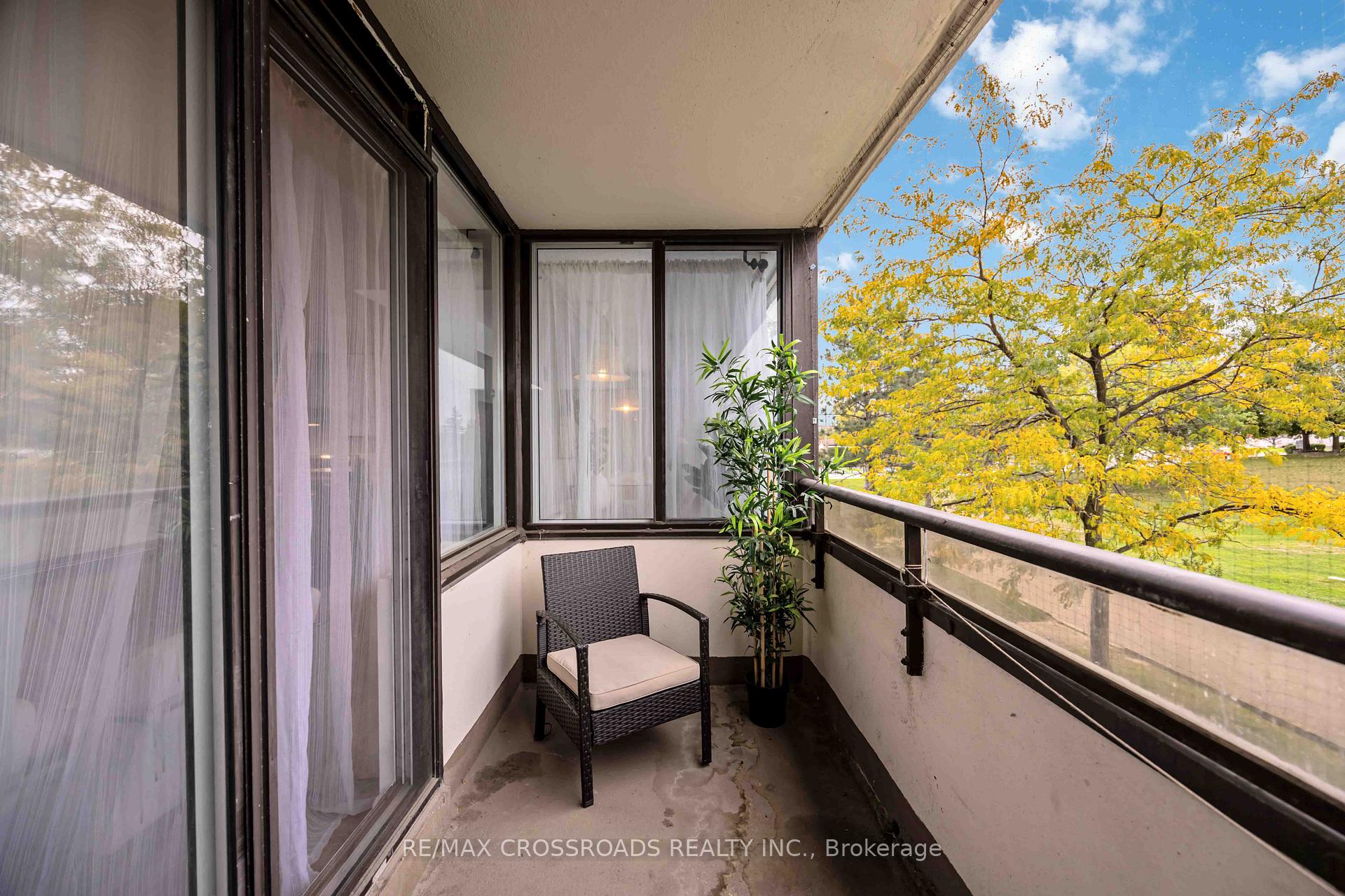 Photo 37 of Unit 209, 10 Markbrook Lane, Etobicoke, Mount Olive-Silverstone-Jamestown — HOMEH