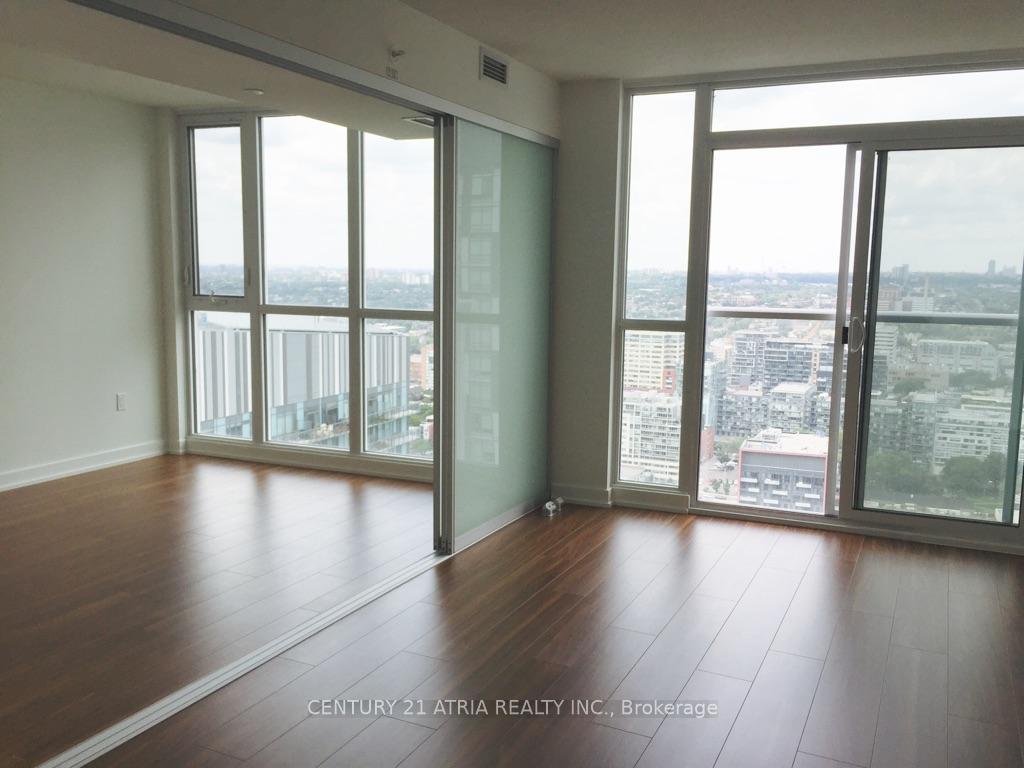 Photo 4 of Unit 4210, 85 Queens Wharf Road, Toronto, Waterfront Communities — HOMEH
