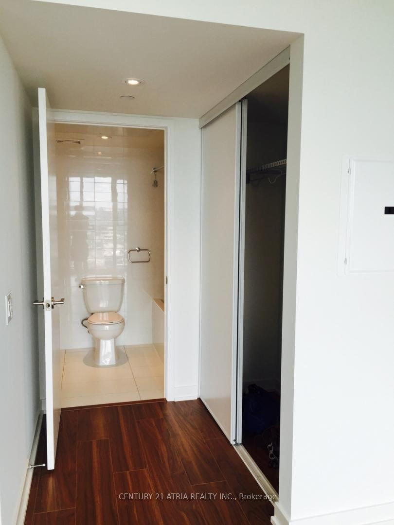 Photo 6 of Unit 4210, 85 Queens Wharf Road, Toronto, Waterfront Communities — HOMEH