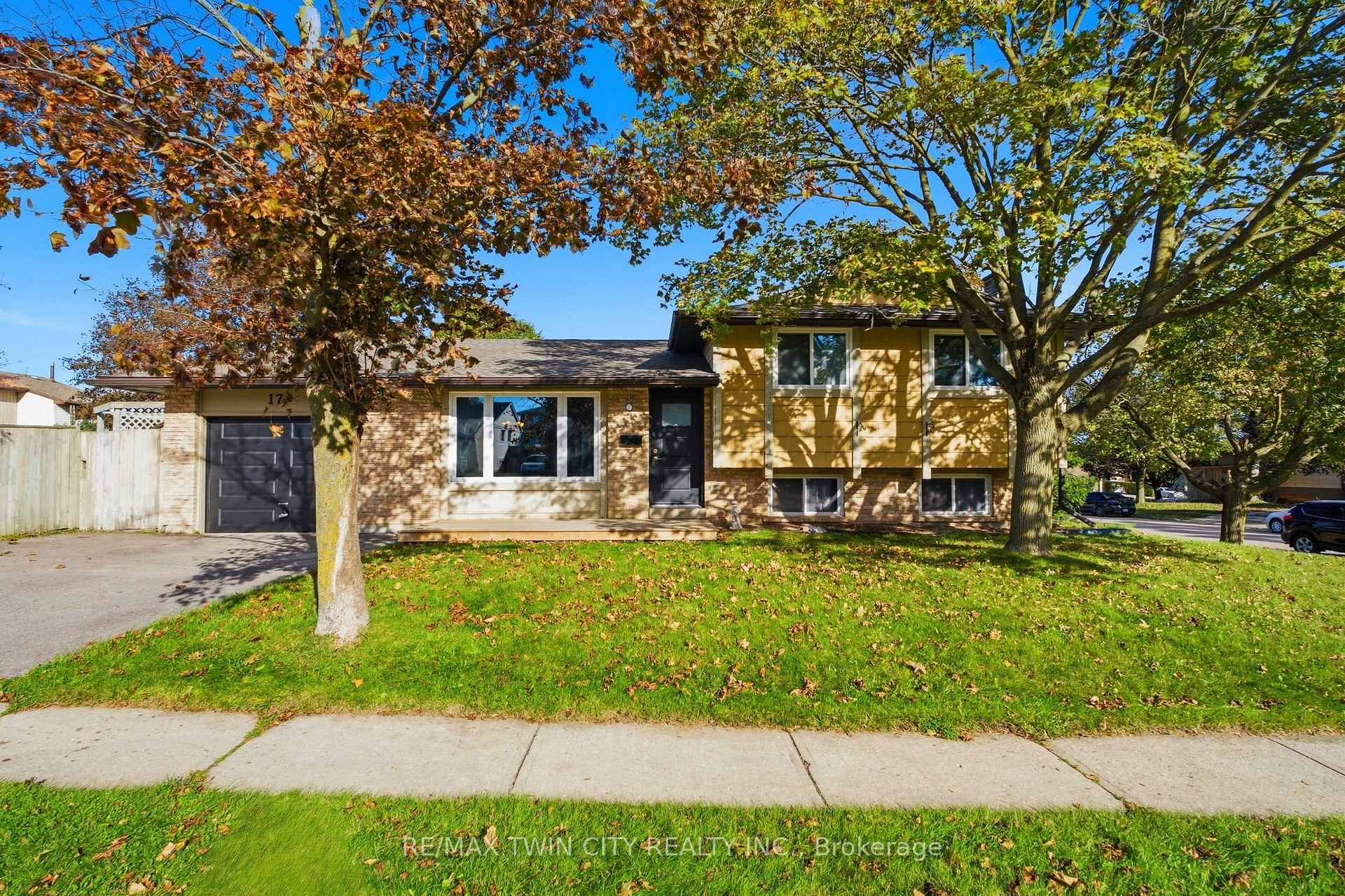 Photo of 170 Sunset Boulevard