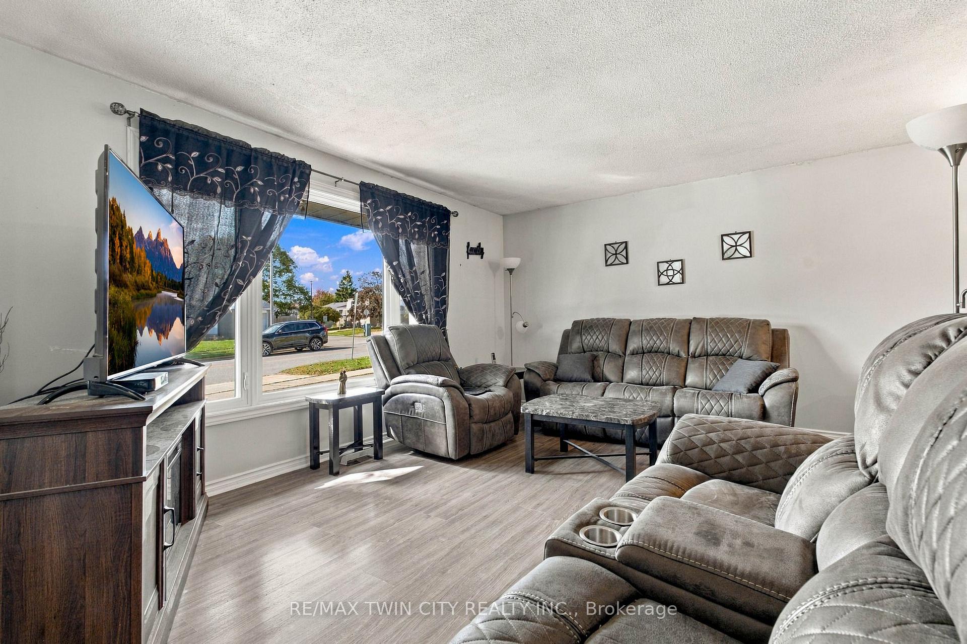Photo 7 of 170 Sunset Boulevard, Cambridge, Blair Road — HOMEH