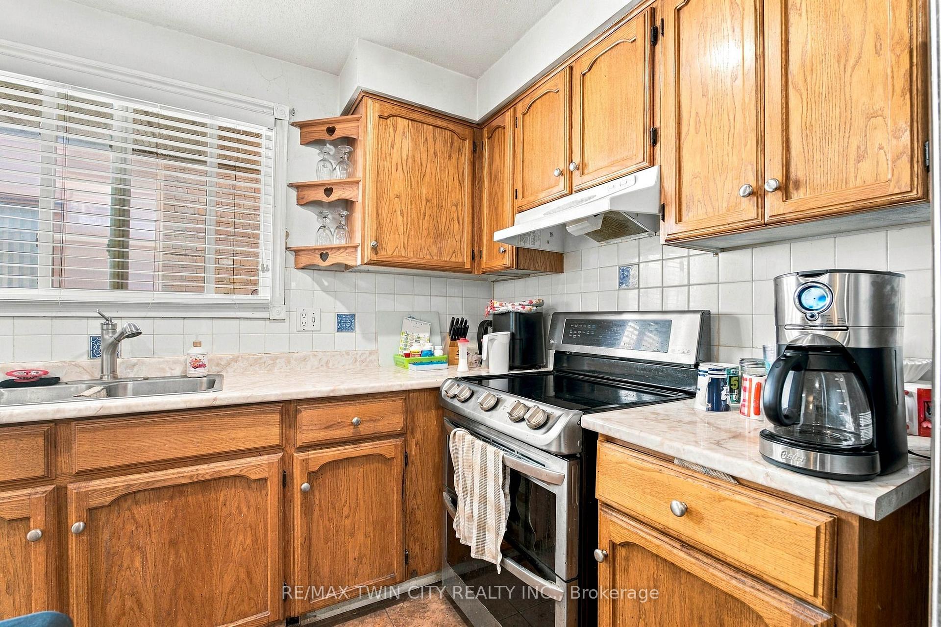 Photo 15 of 170 Sunset Boulevard, Cambridge, Blair Road — HOMEH