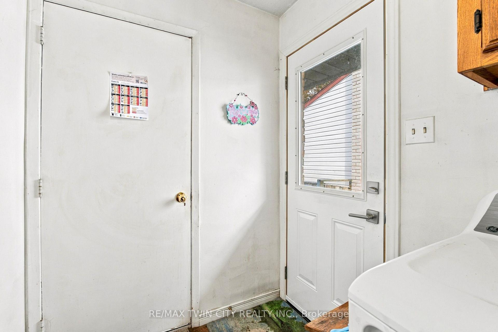 Photo 17 of 170 Sunset Boulevard, Cambridge, Blair Road — HOMEH
