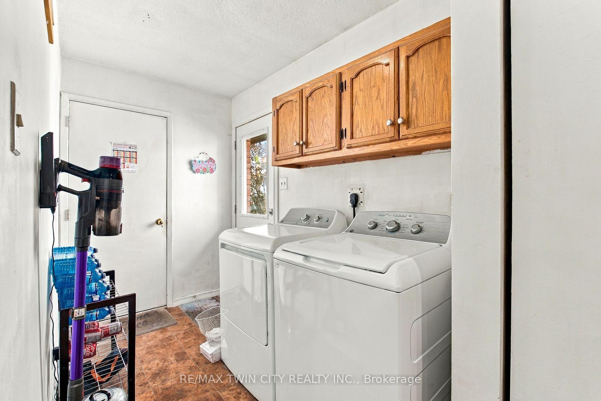 Photo 18 of 170 Sunset Boulevard, Cambridge, Blair Road — HOMEH