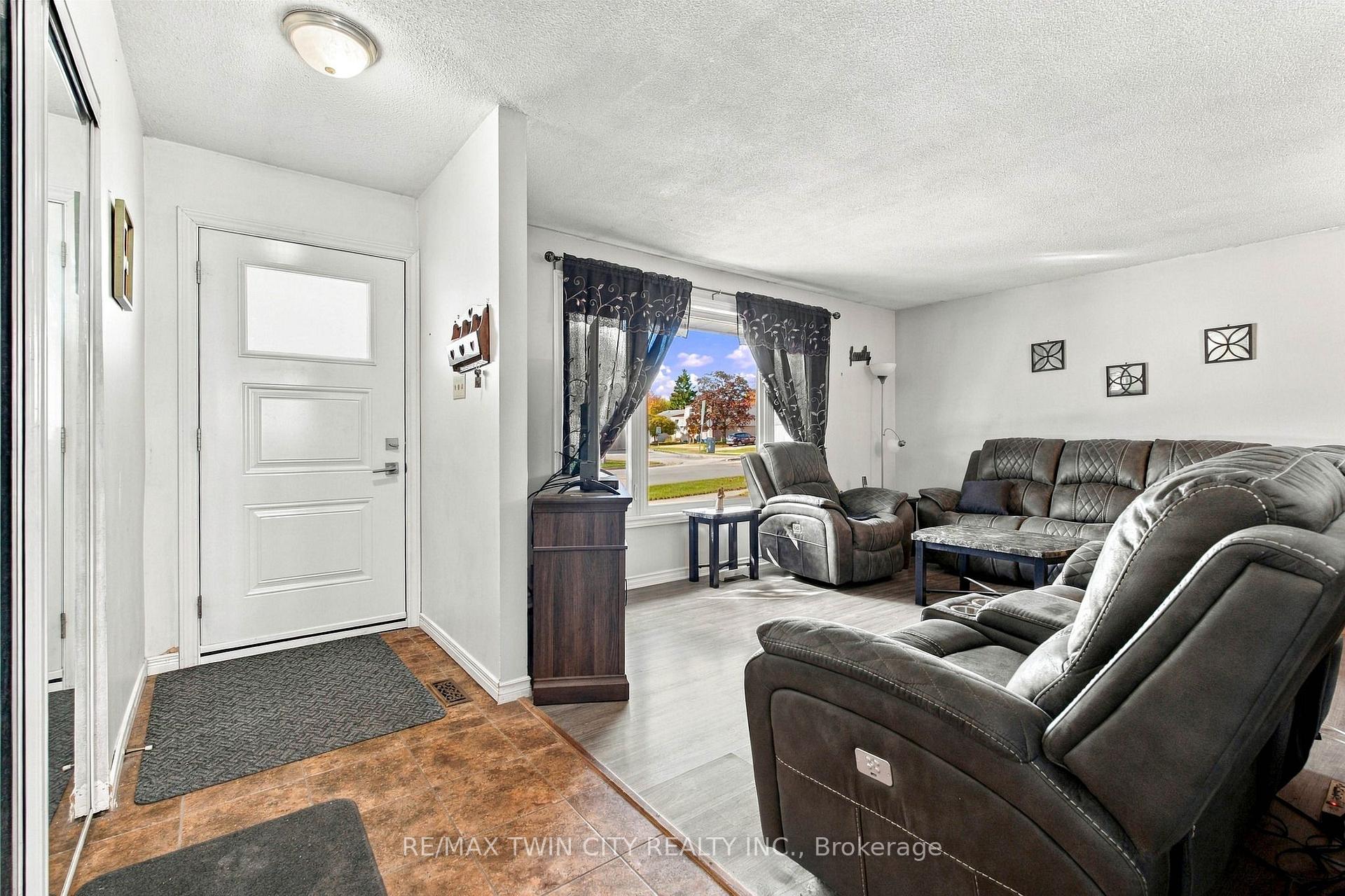 Photo 19 of 170 Sunset Boulevard, Cambridge, Blair Road — HOMEH