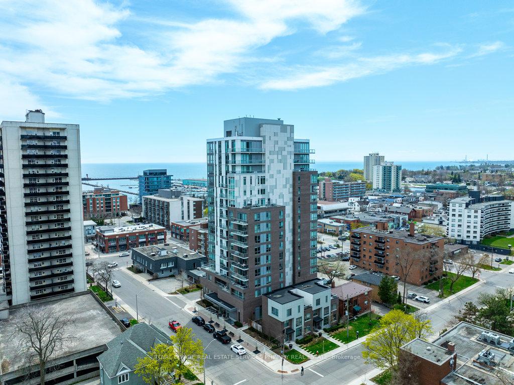 Photo 2 of Unit 401, 8 Ann Street, Mississauga, Port Credit — HOMEH