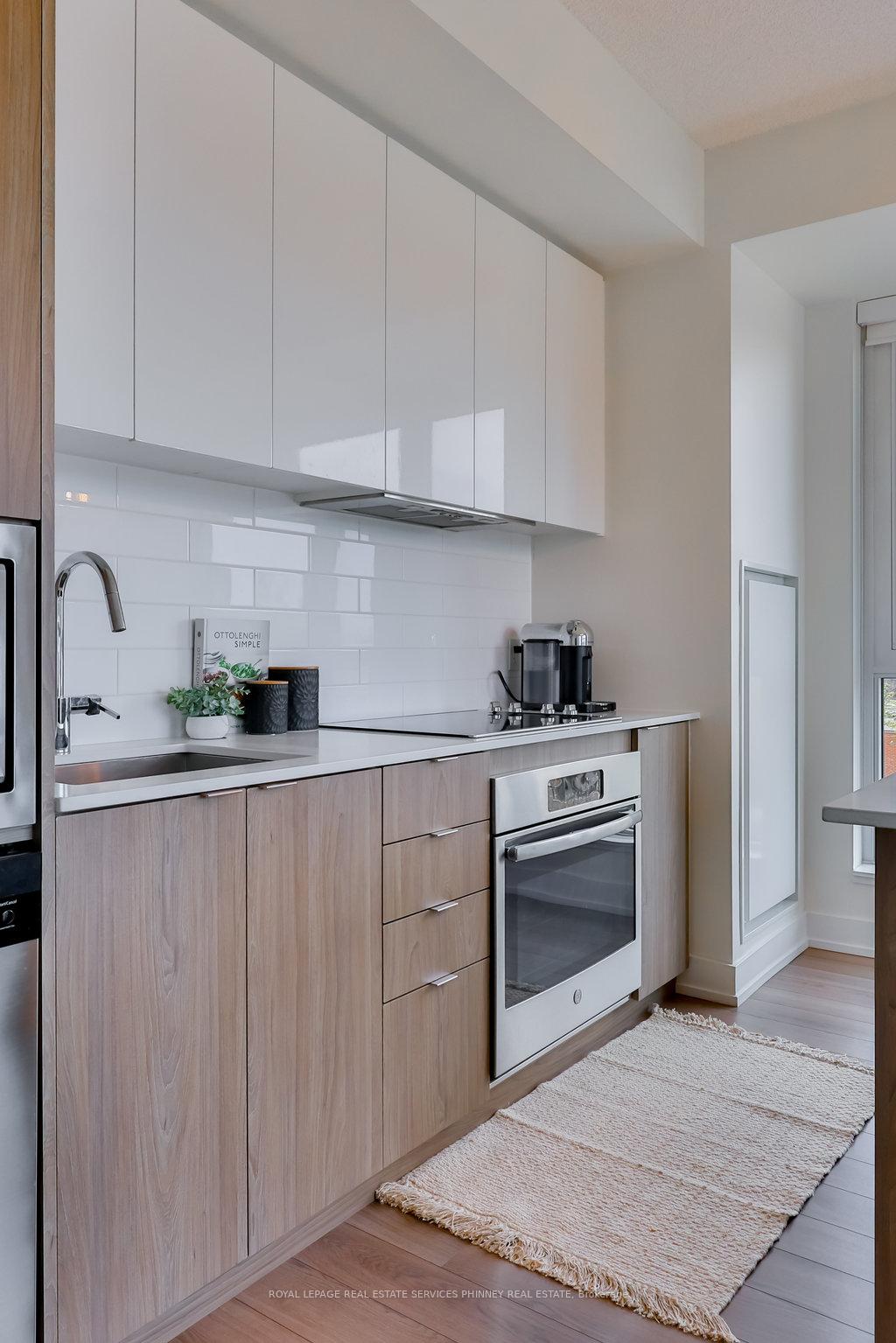 Photo 4 of Unit 401, 8 Ann Street, Mississauga, Port Credit — HOMEH