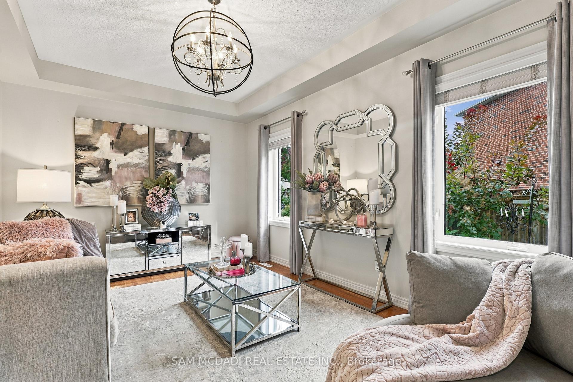 Photo 4 of 35 Tiana Court, Vaughan, Vellore Village — HOMEH