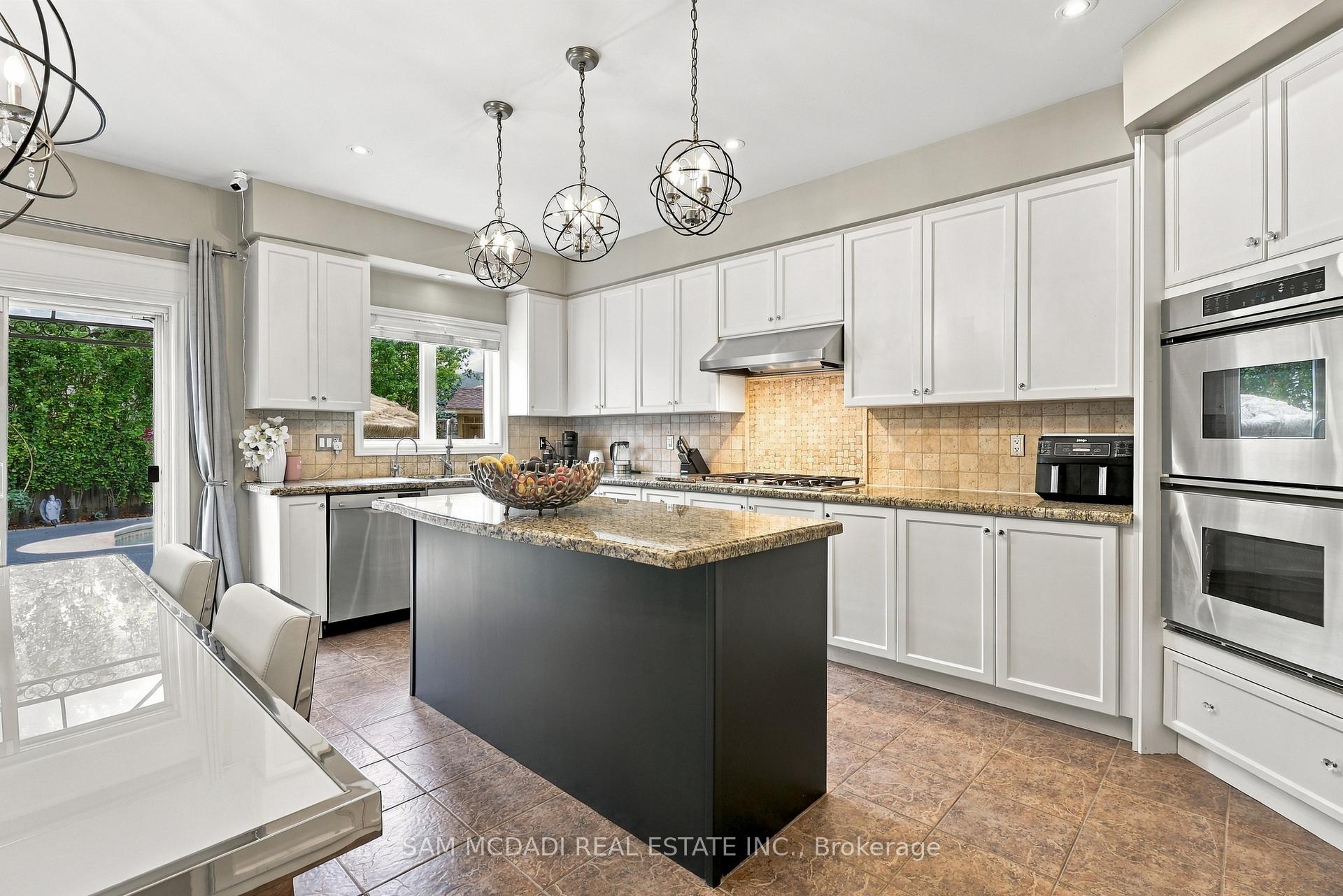 Photo 6 of 35 Tiana Court, Vaughan, Vellore Village — HOMEH