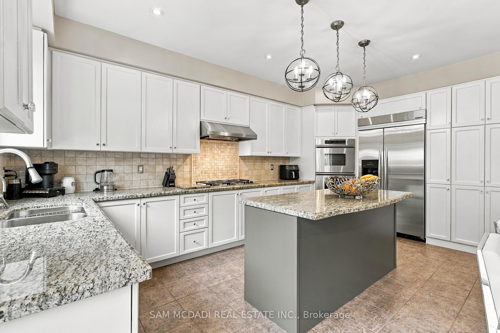 Photo 7 of 35 Tiana Court, Vaughan, Vellore Village — HOMEH