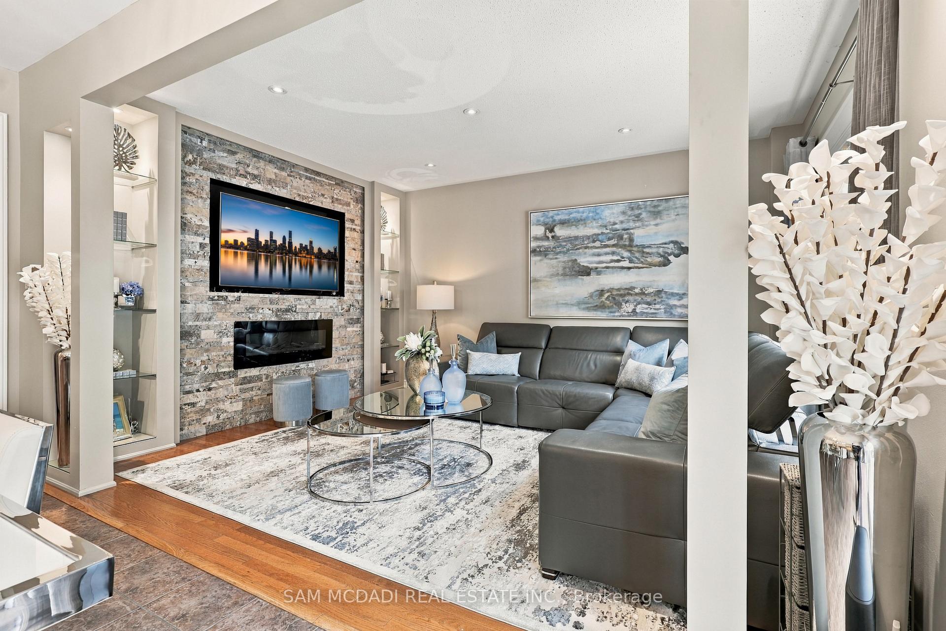 Photo 12 of 35 Tiana Court, Vaughan, Vellore Village — HOMEH