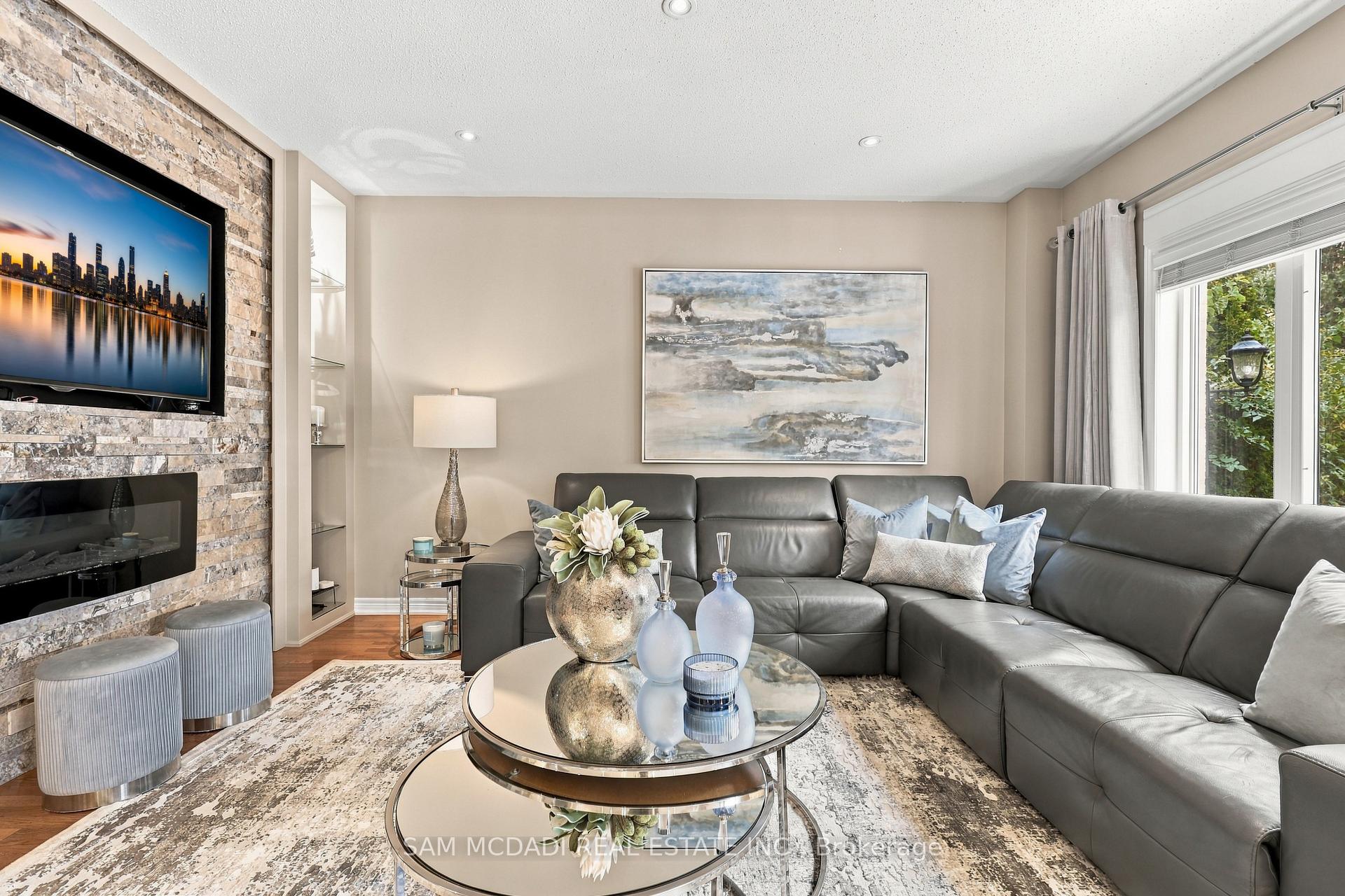 Photo 13 of 35 Tiana Court, Vaughan, Vellore Village — HOMEH