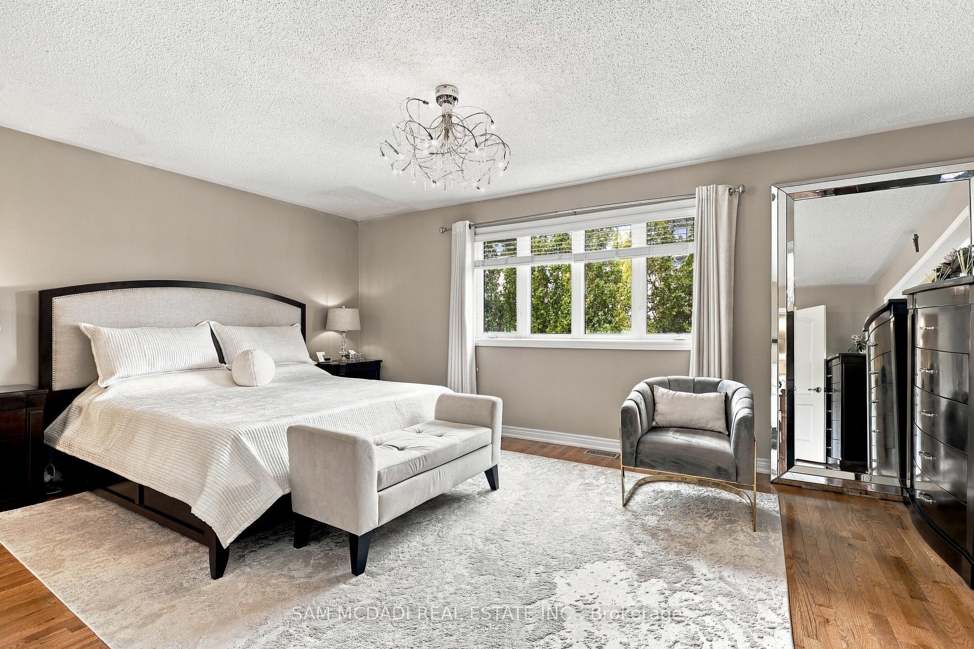 Photo 18 of 35 Tiana Court, Vaughan, Vellore Village — HOMEH