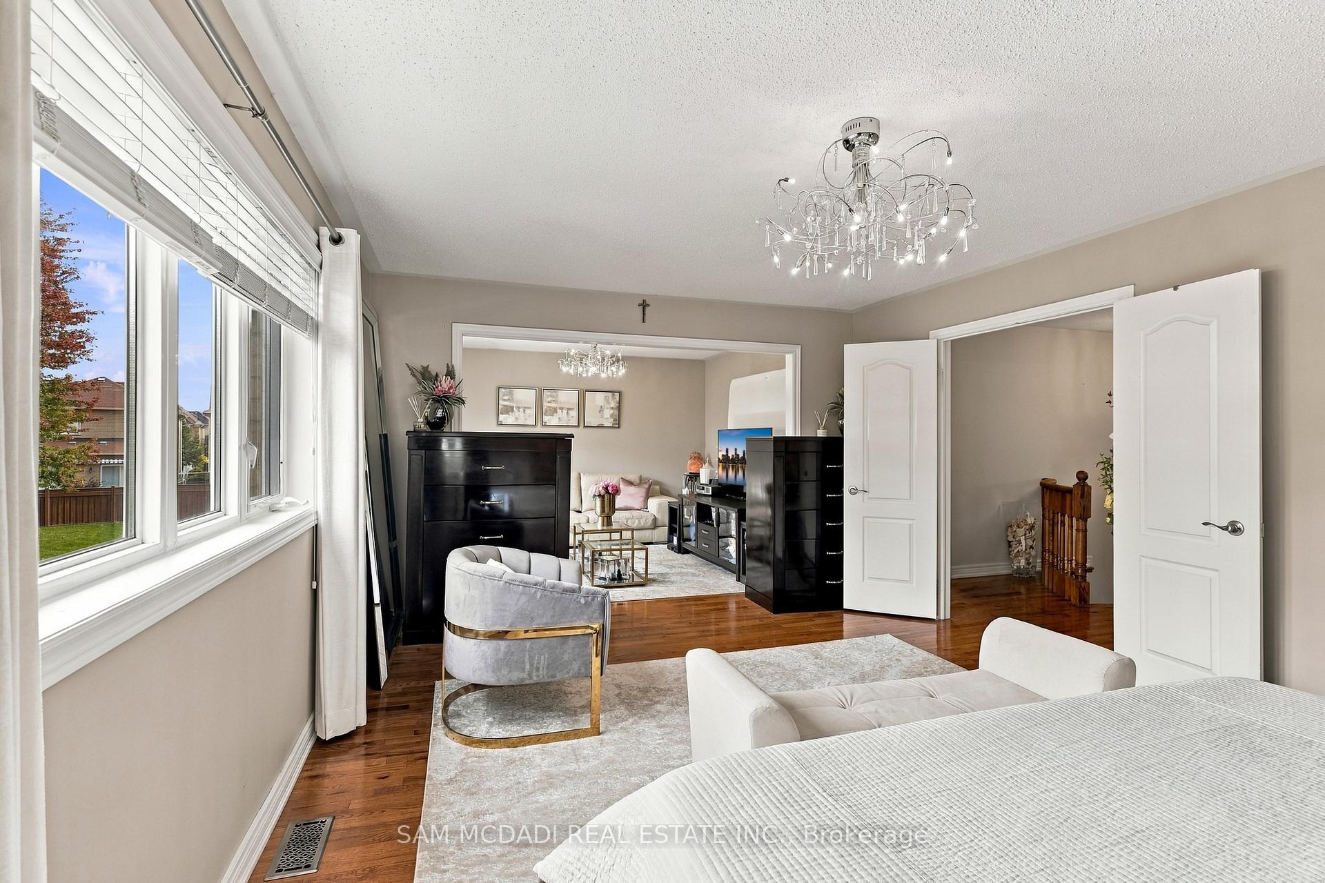 Photo 20 of 35 Tiana Court, Vaughan, Vellore Village — HOMEH