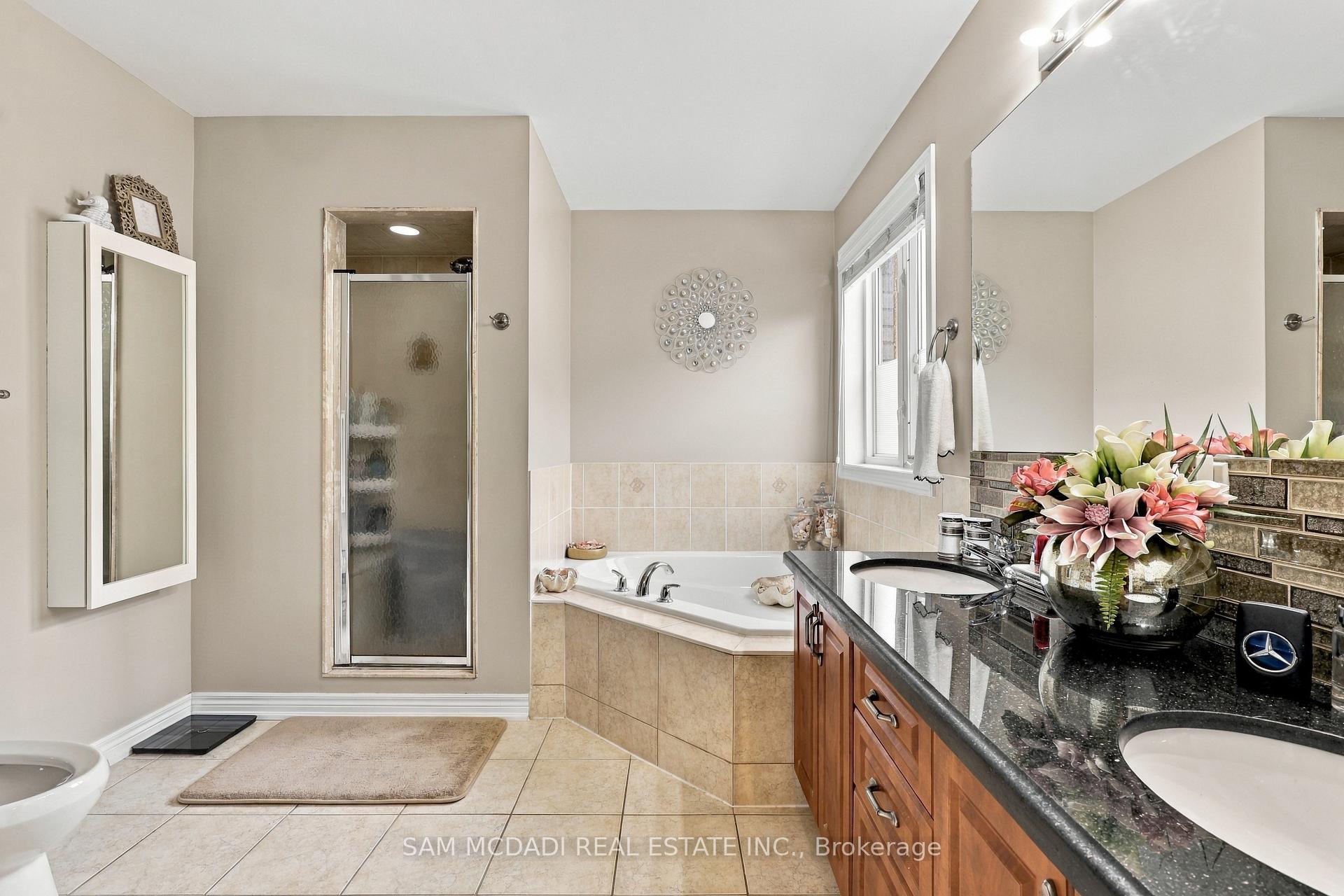 Photo 24 of 35 Tiana Court, Vaughan, Vellore Village — HOMEH
