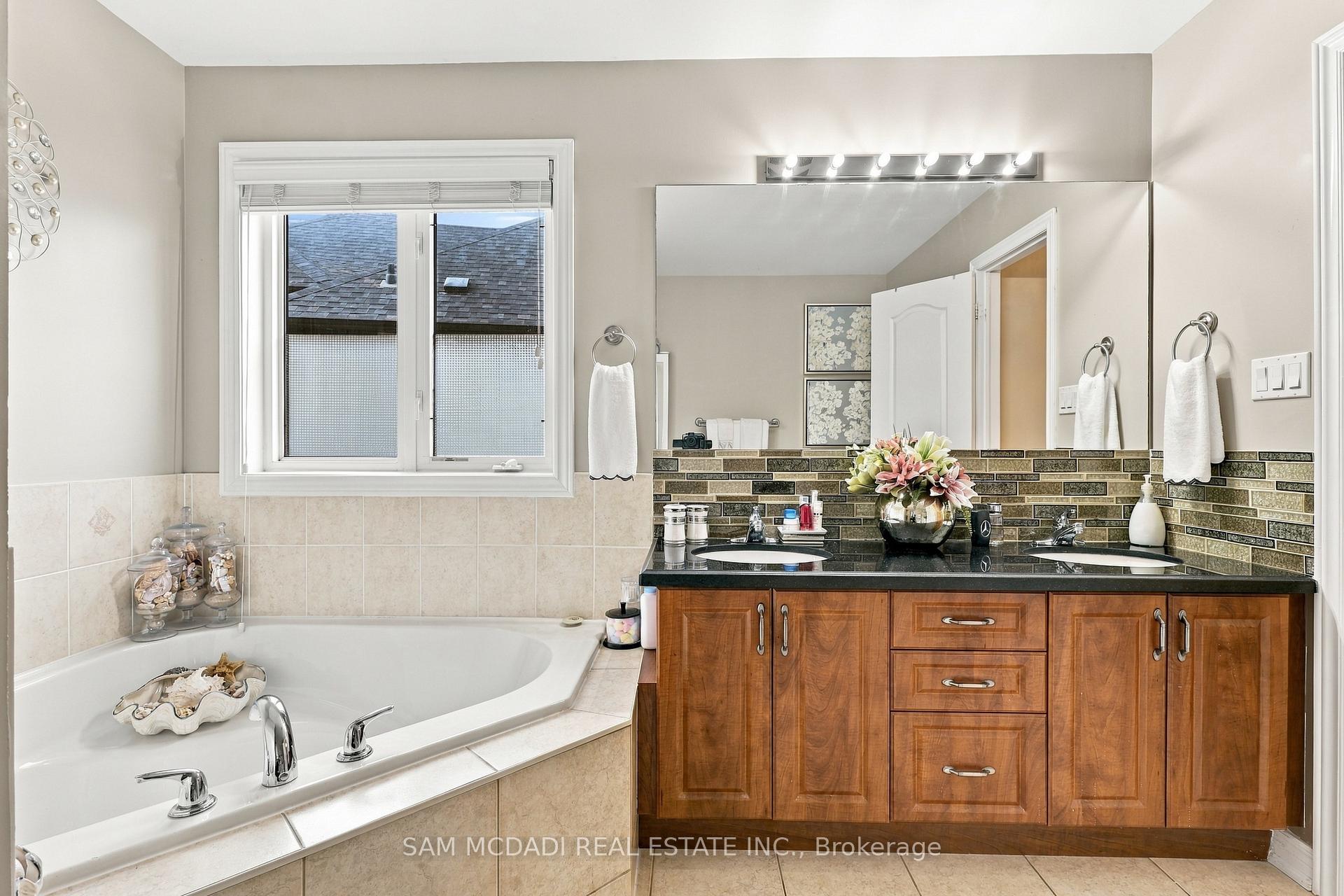 Photo 25 of 35 Tiana Court, Vaughan, Vellore Village — HOMEH