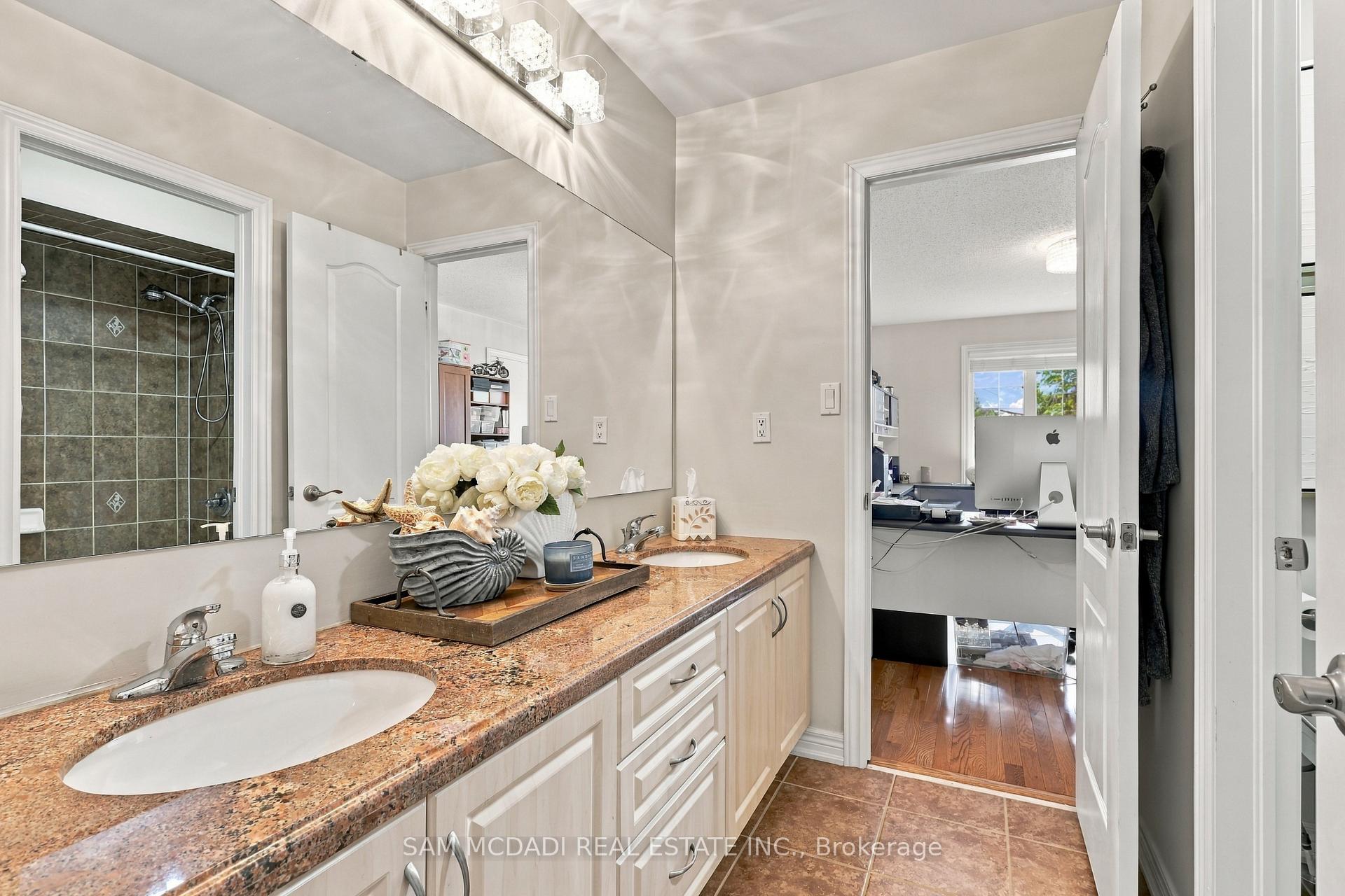 Photo 32 of 35 Tiana Court, Vaughan, Vellore Village — HOMEH
