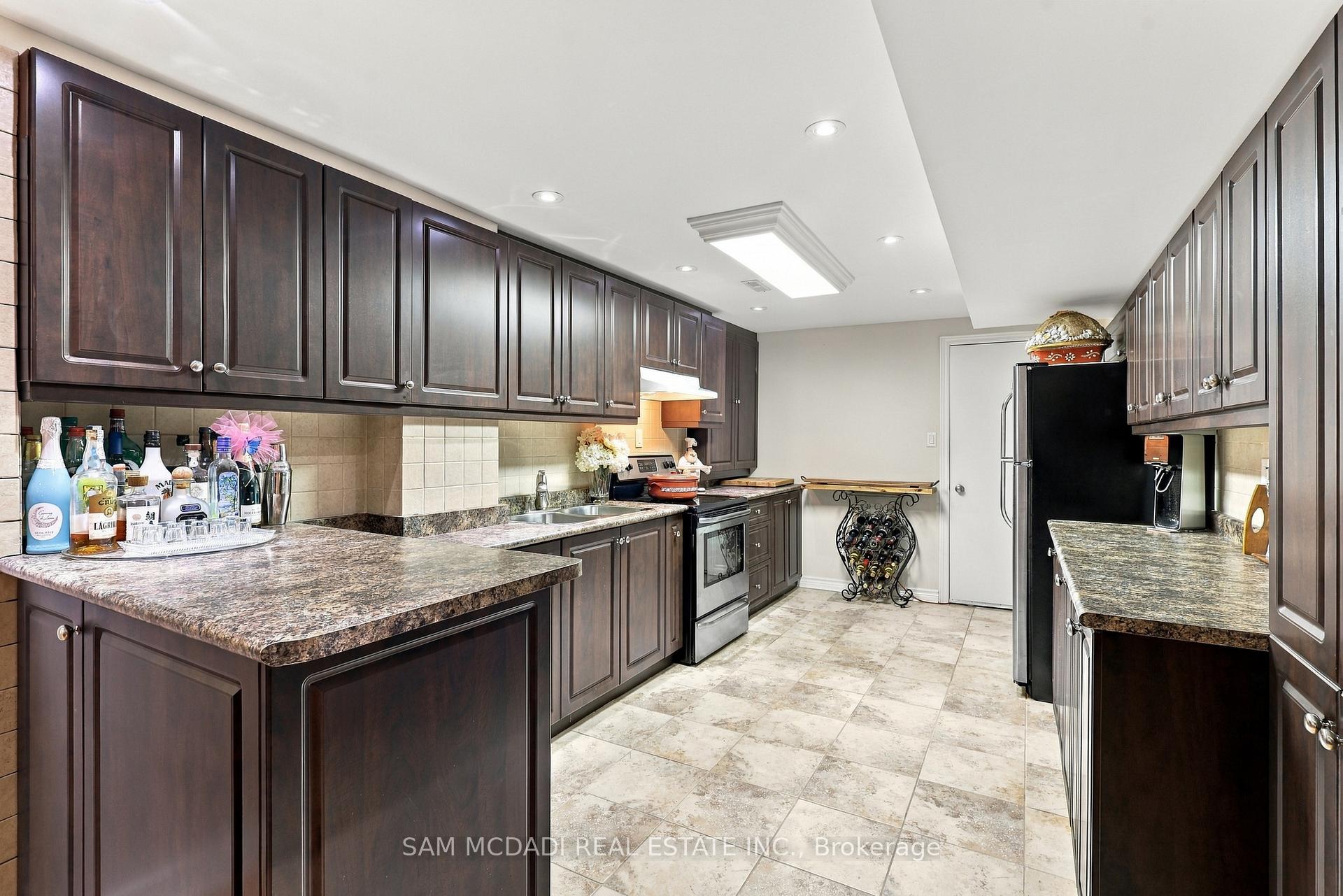 Photo 36 of 35 Tiana Court, Vaughan, Vellore Village — HOMEH