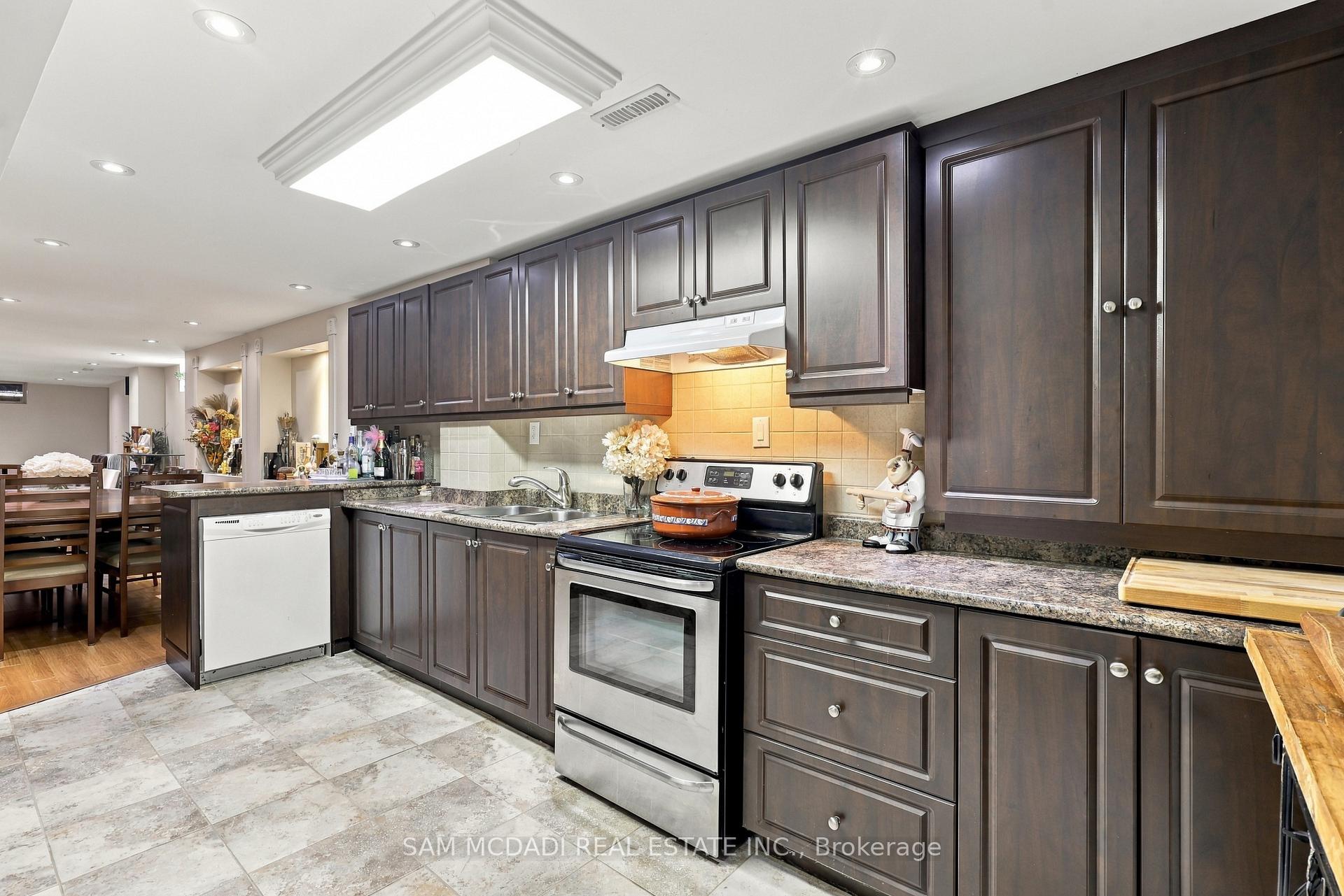 Photo 37 of 35 Tiana Court, Vaughan, Vellore Village — HOMEH