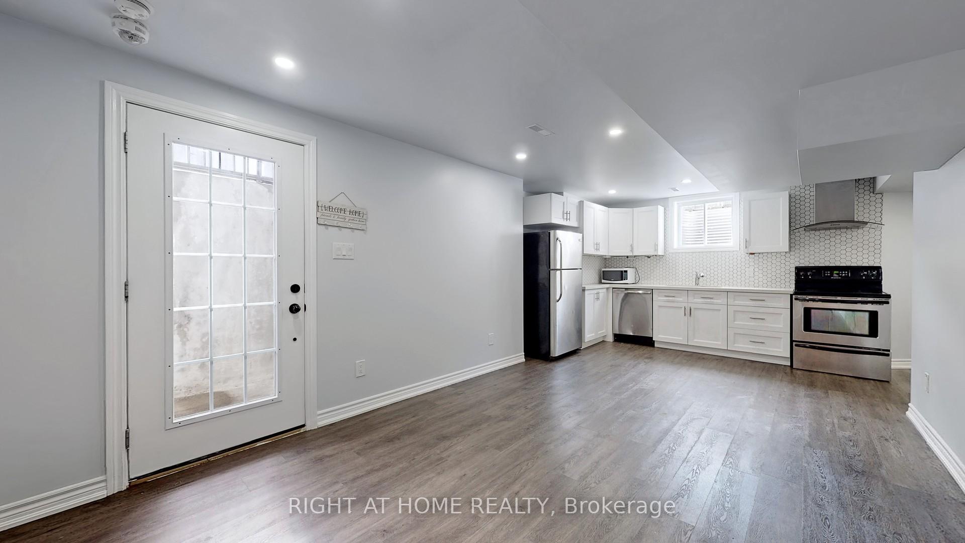 Photo 3 of 38 Prince George Crescent, Barrie, Innis-Shore — HOMEH