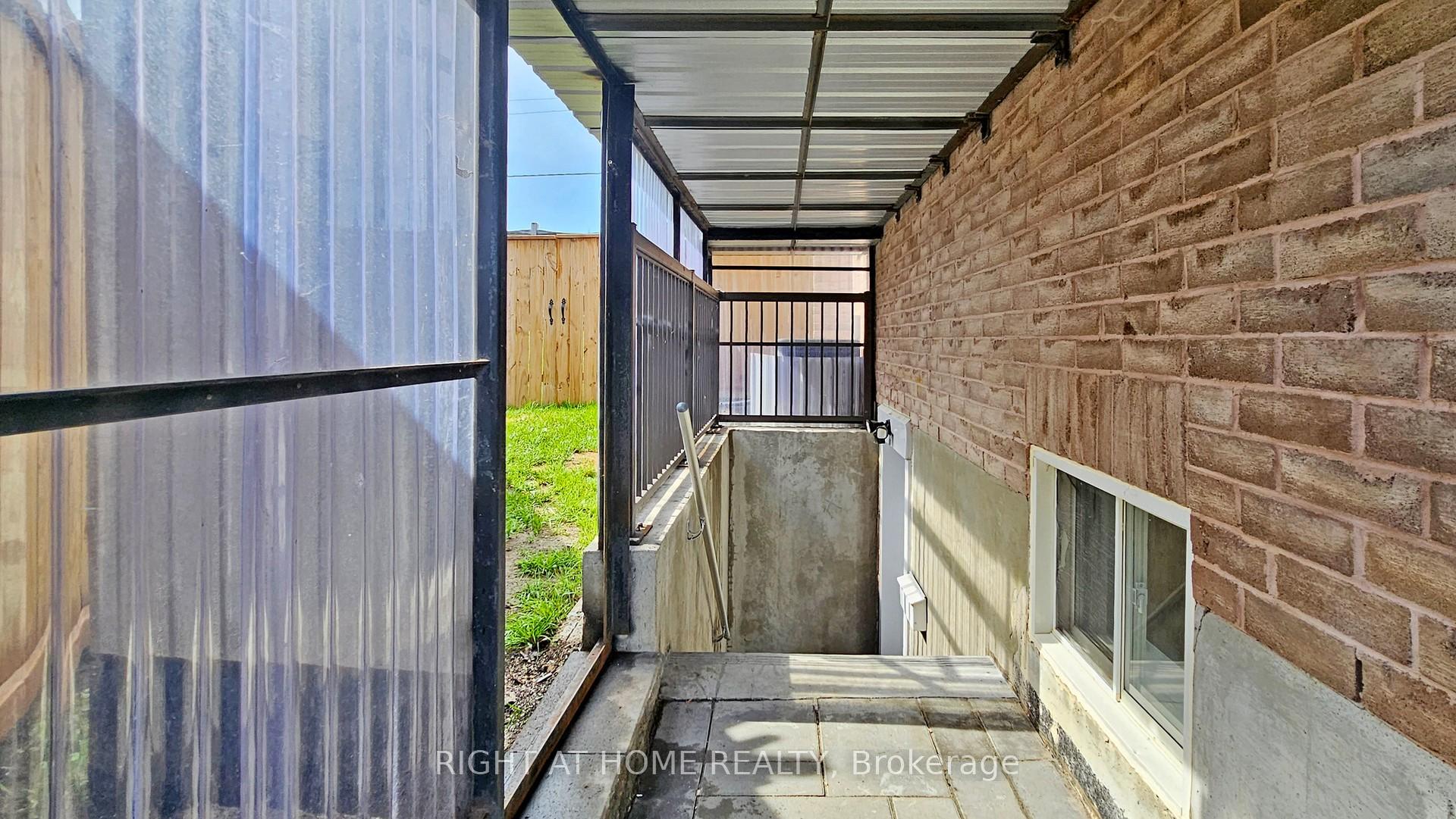 Photo 11 of 38 Prince George Crescent, Barrie, Innis-Shore — HOMEH