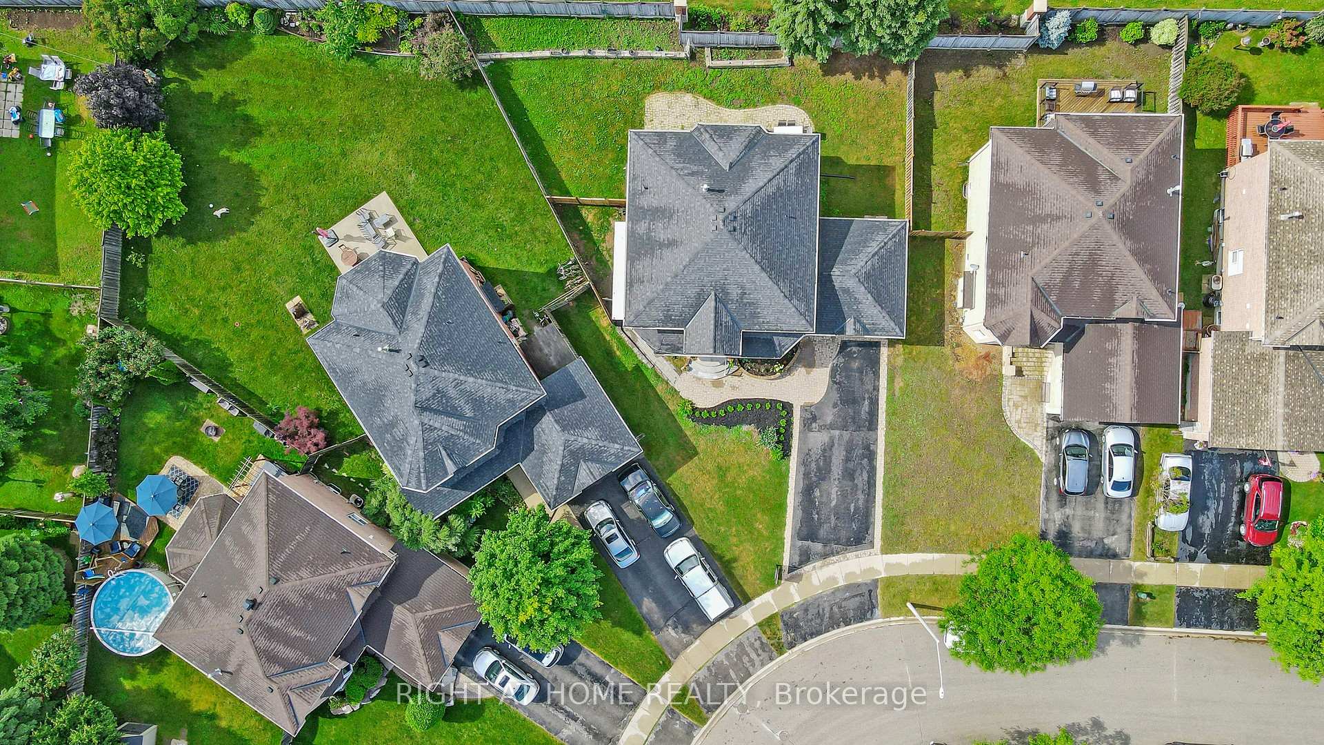 Photo 12 of 38 Prince George Crescent, Barrie, Innis-Shore — HOMEH