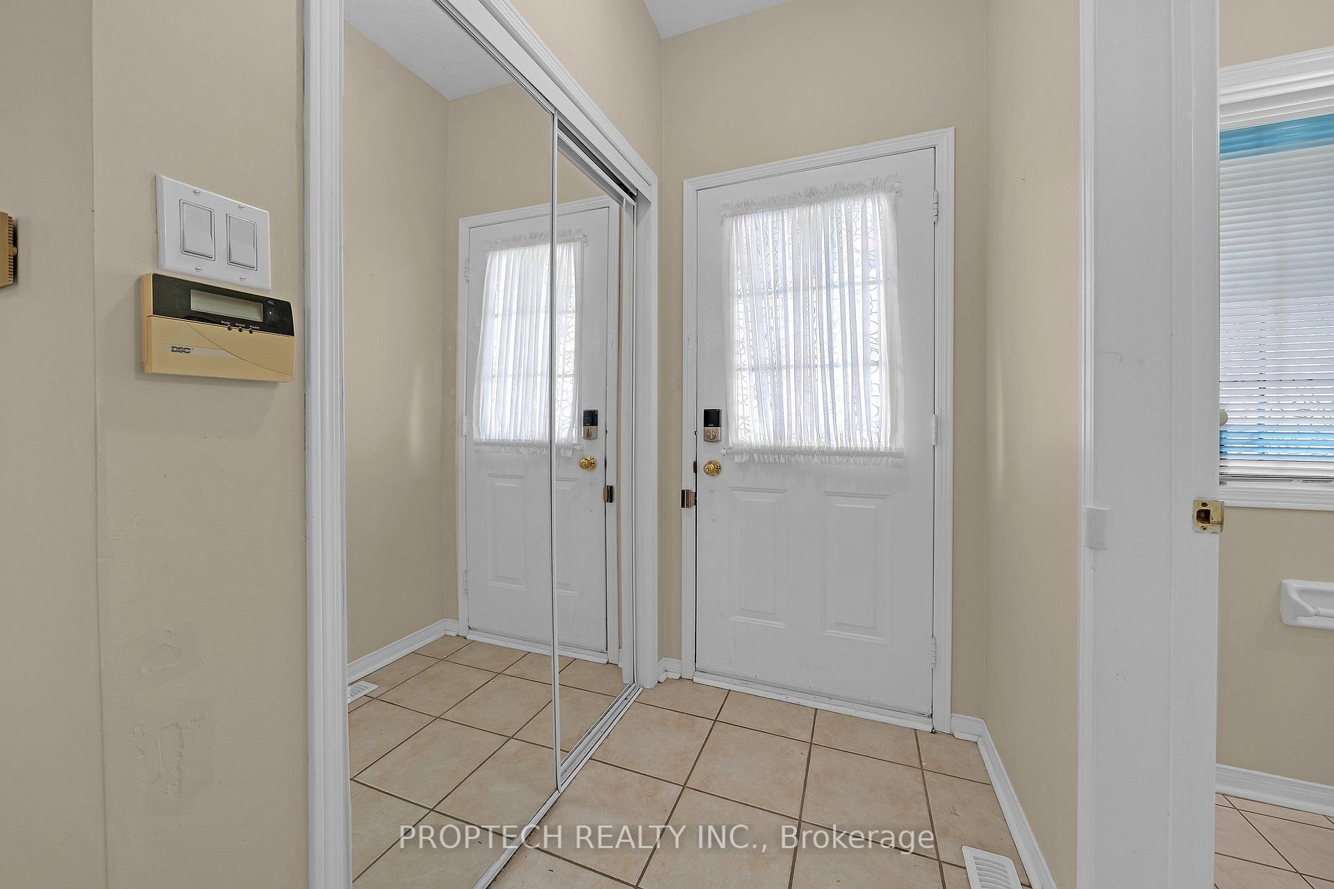 Photo 3 of 5 Hartwell Place, Markham, Cachet — HOMEH