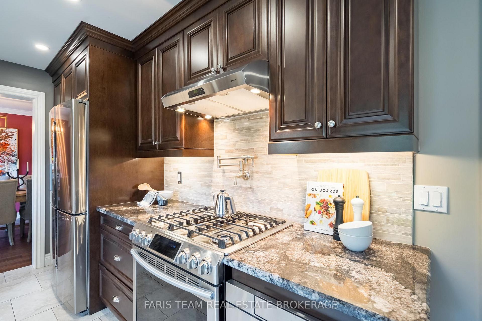 Photo 4 of 61 Oakridge Drive, Barrie, Sunnidale — HOMEH