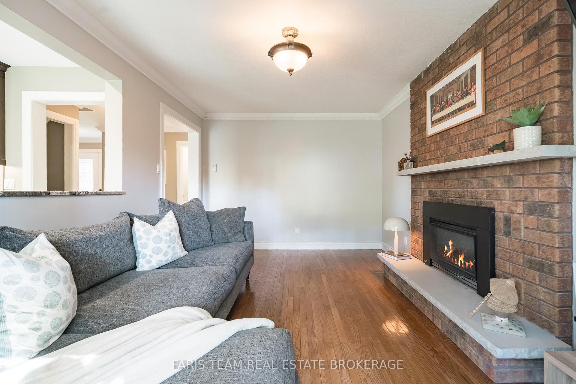 Photo 10 of 61 Oakridge Drive, Barrie, Sunnidale — HOMEH