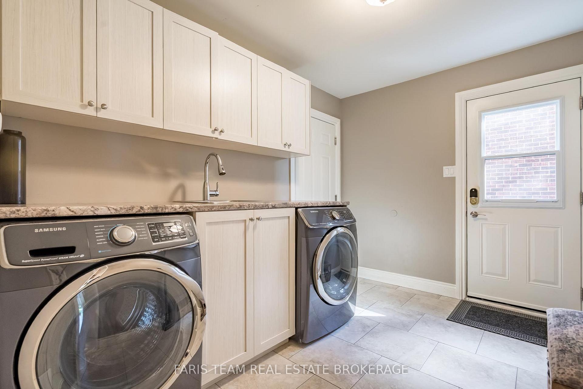 Photo 12 of 61 Oakridge Drive, Barrie, Sunnidale — HOMEH