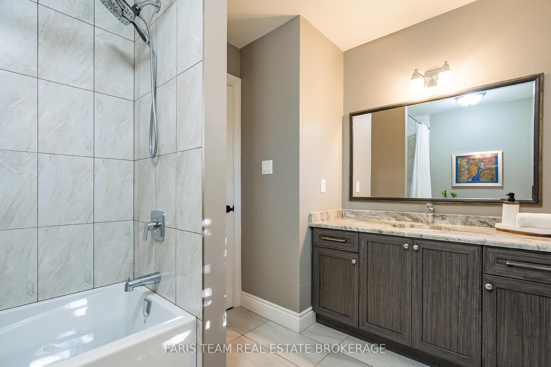 Photo 18 of 61 Oakridge Drive, Barrie, Sunnidale — HOMEH