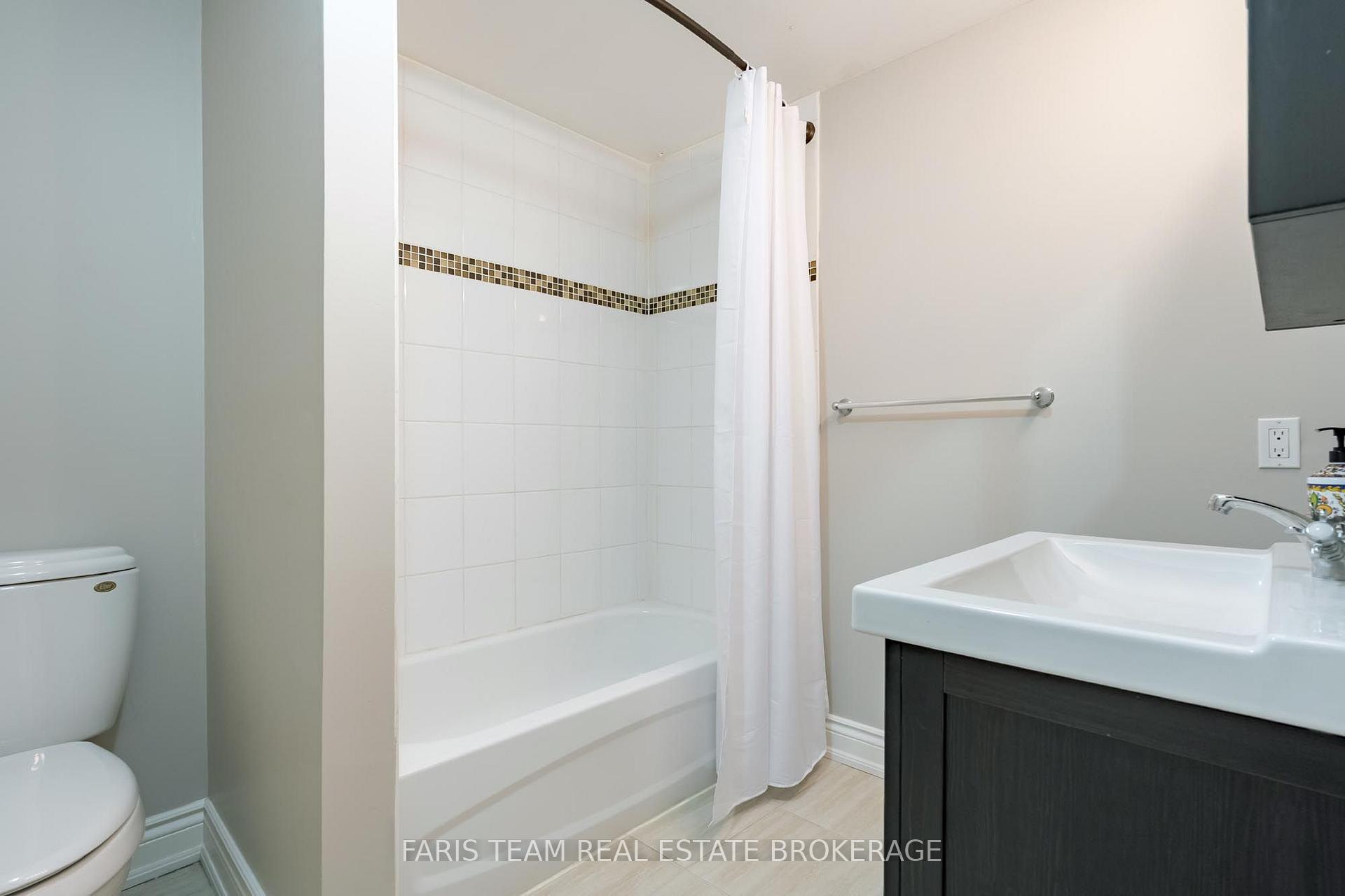 Photo 22 of 61 Oakridge Drive, Barrie, Sunnidale — HOMEH
