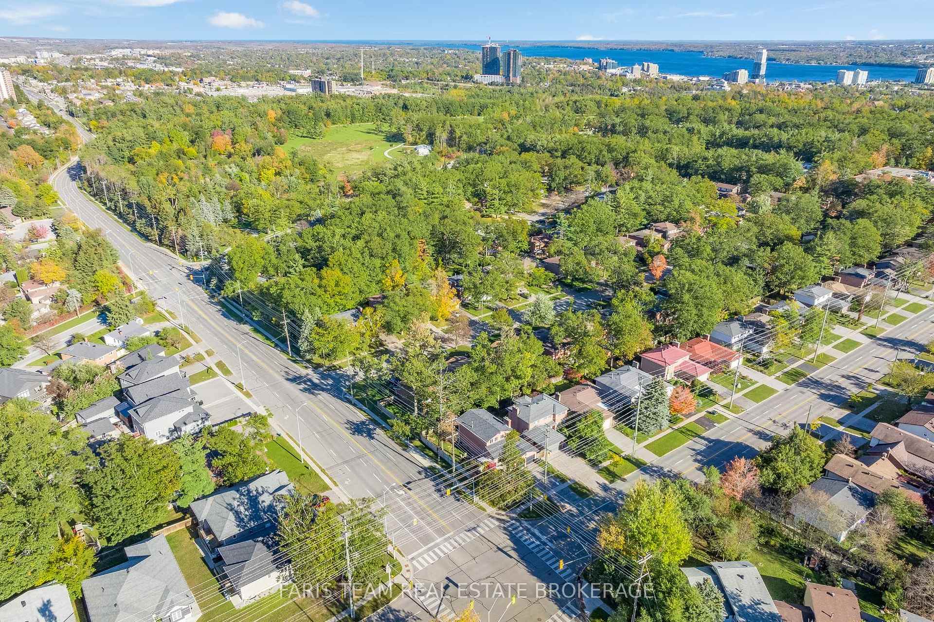Photo 28 of 61 Oakridge Drive, Barrie, Sunnidale — HOMEH