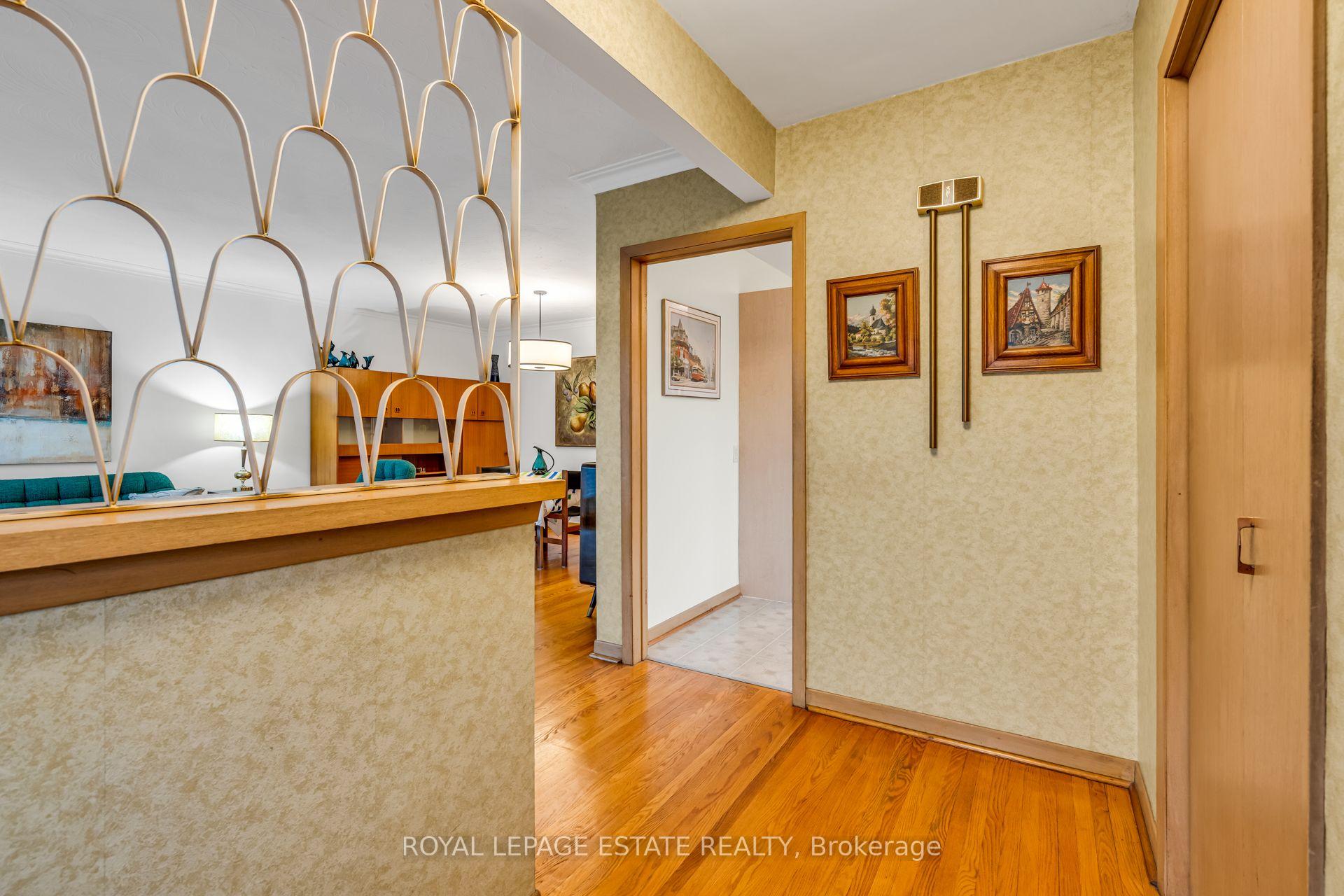 Photo 3 of 252 Brimorton Drive, Scarborough, Woburn — HOMEH
