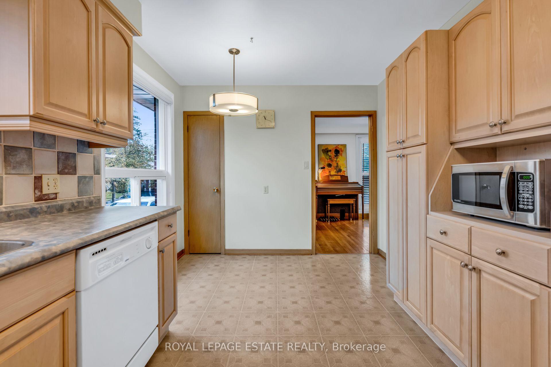 Photo 8 of 252 Brimorton Drive, Scarborough, Woburn — HOMEH