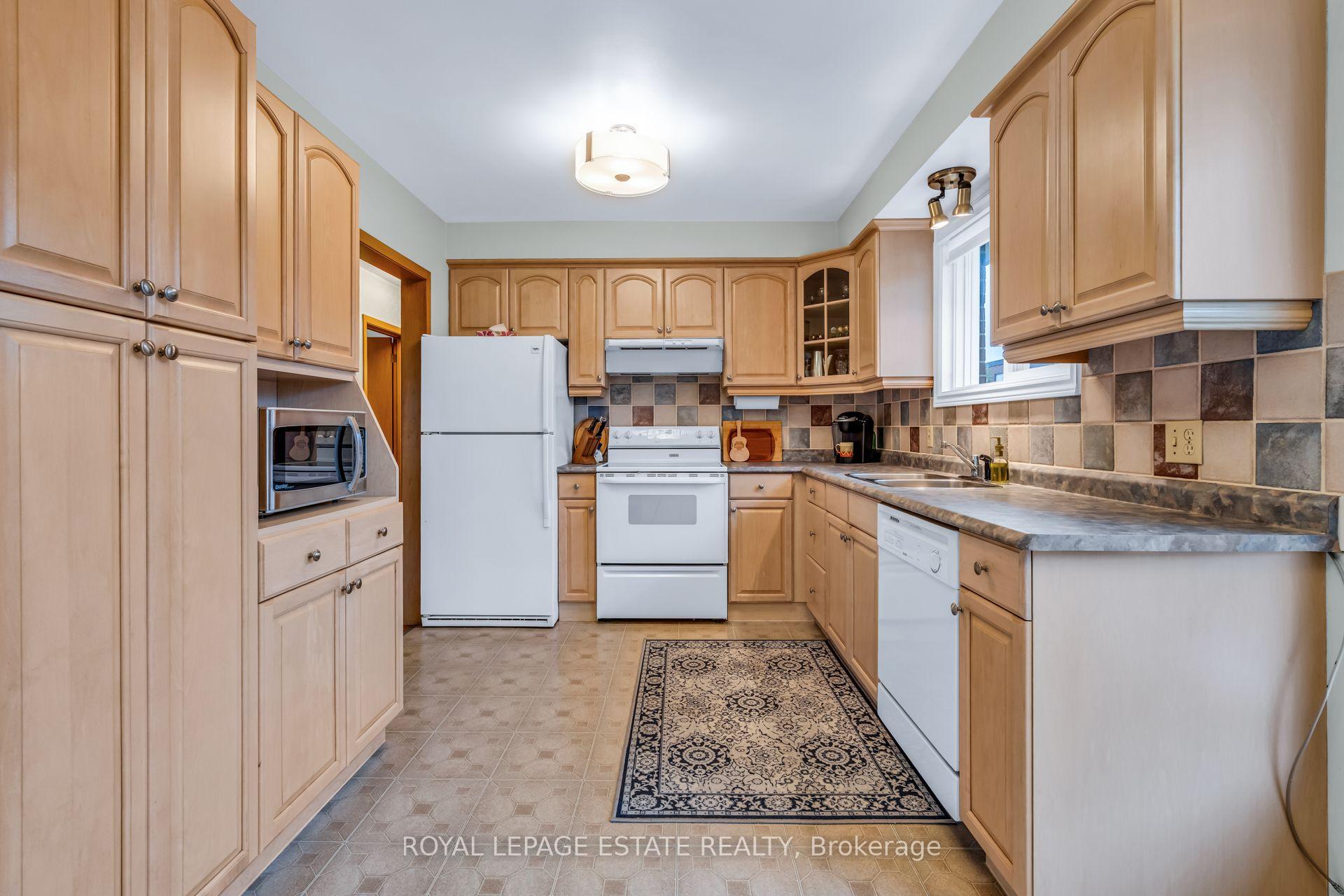 Photo 10 of 252 Brimorton Drive, Scarborough, Woburn — HOMEH