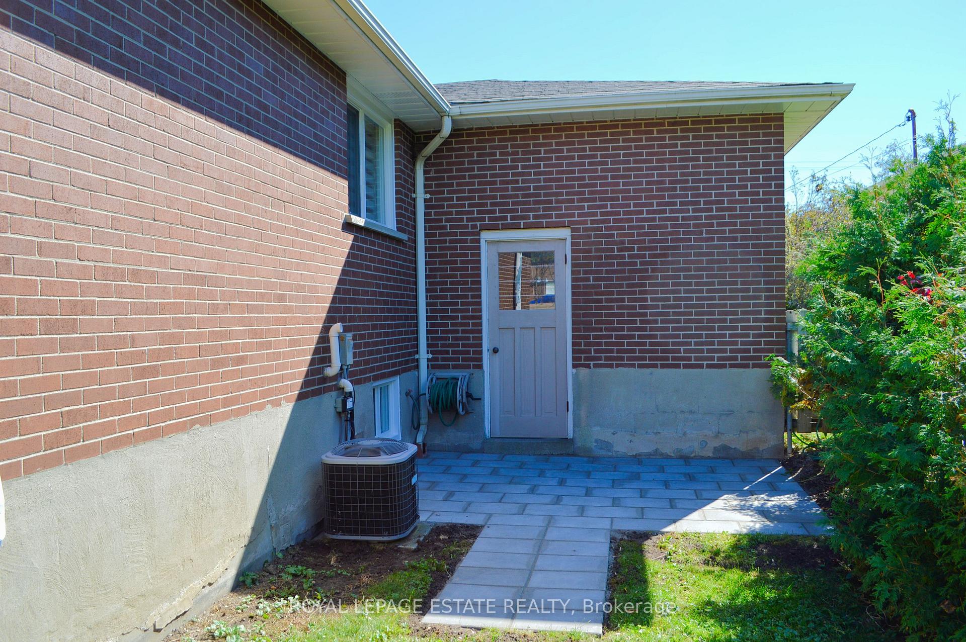 Photo 23 of 252 Brimorton Drive, Scarborough, Woburn — HOMEH