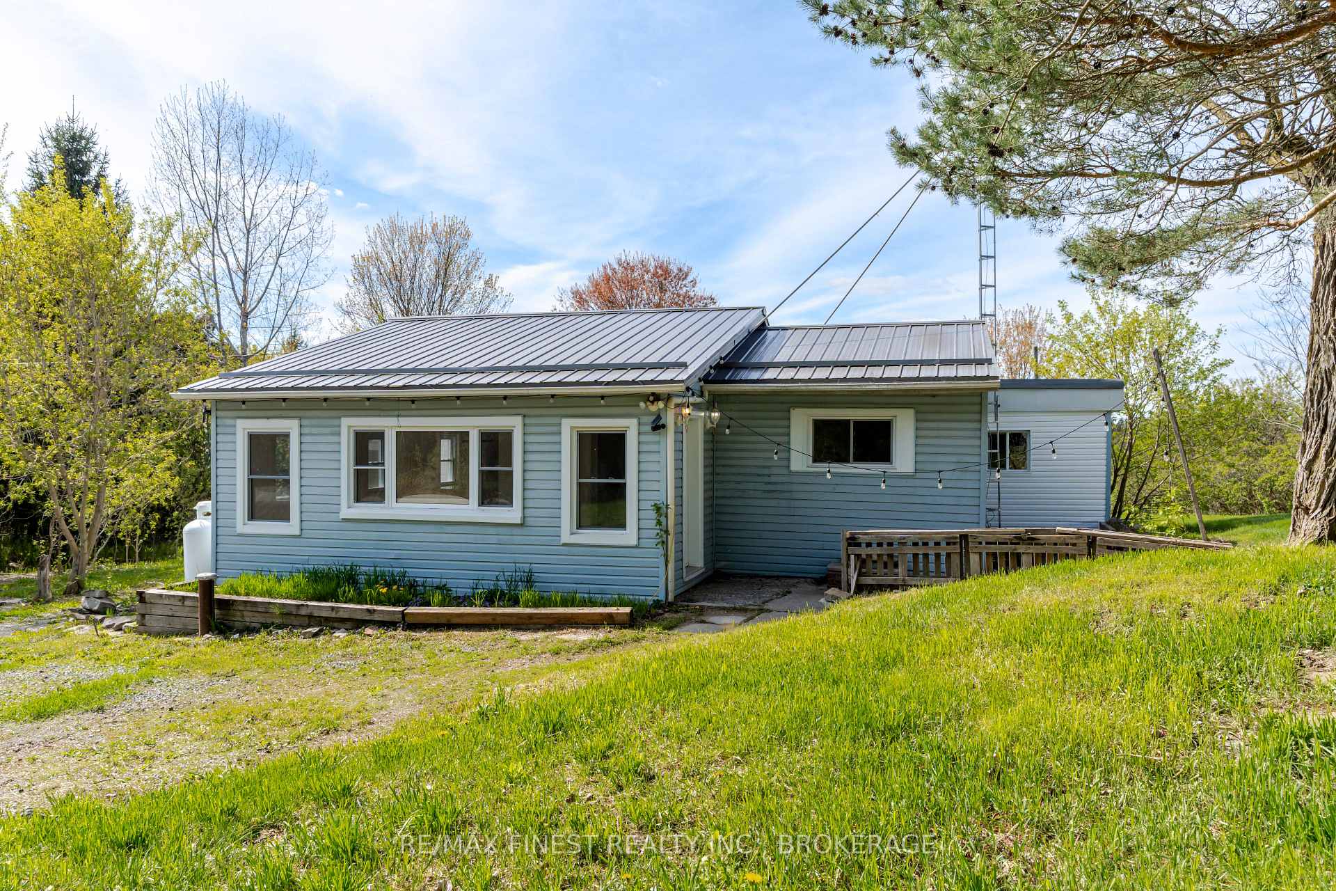 Front of 6804 6th Concession Road
