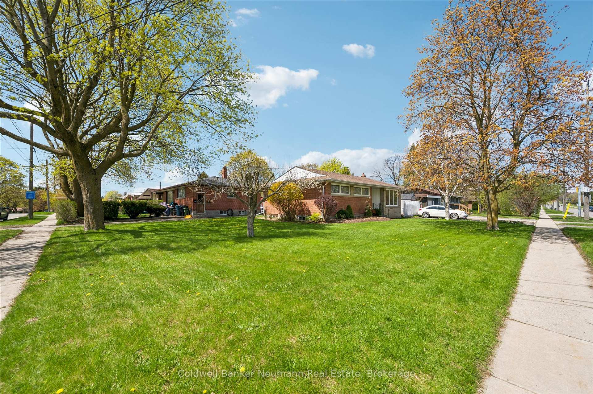 Photo of 92 Victoria Road N