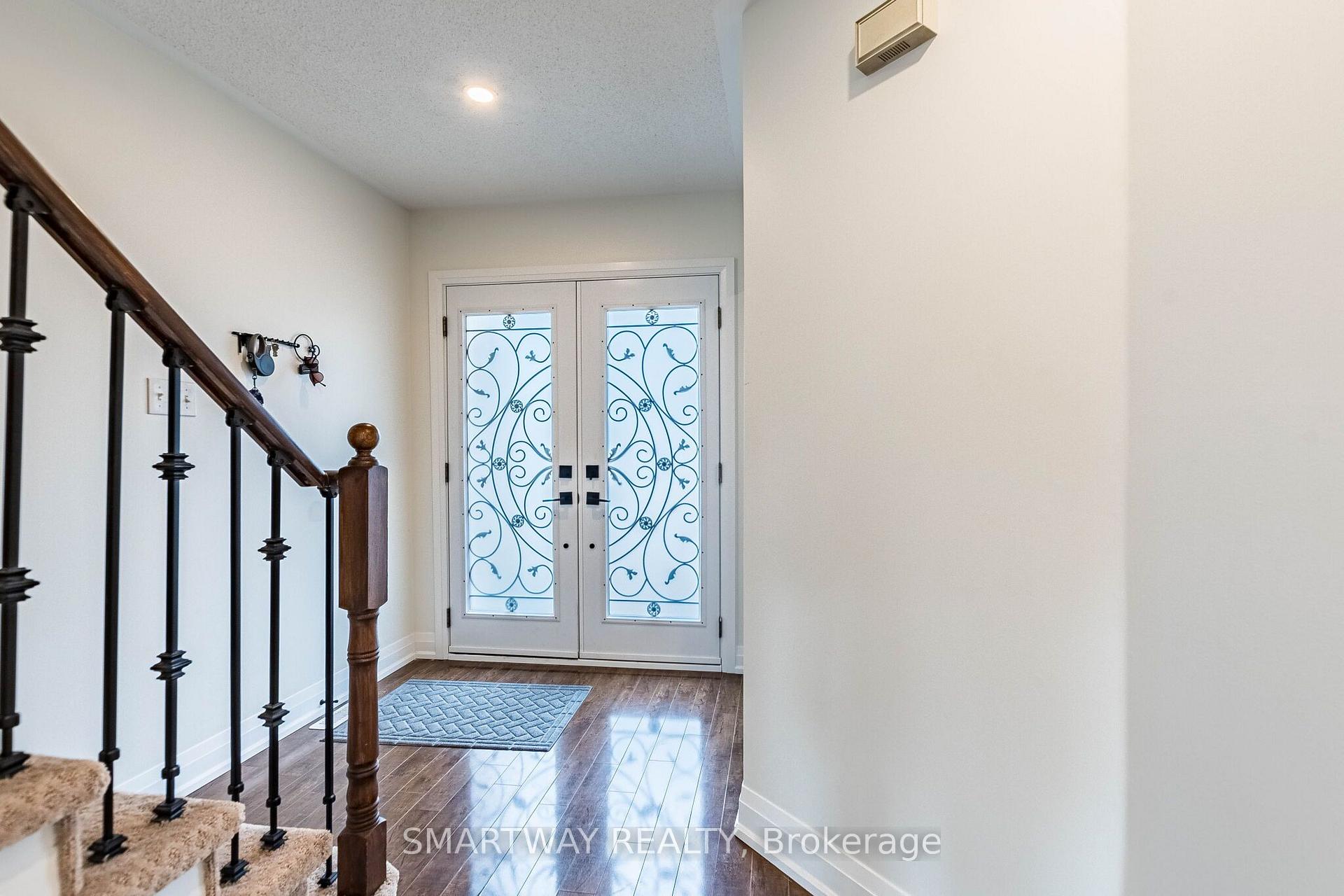 Photo 7 of 94 Goldenlight Circle, Brampton, Brampton West — HOMEH