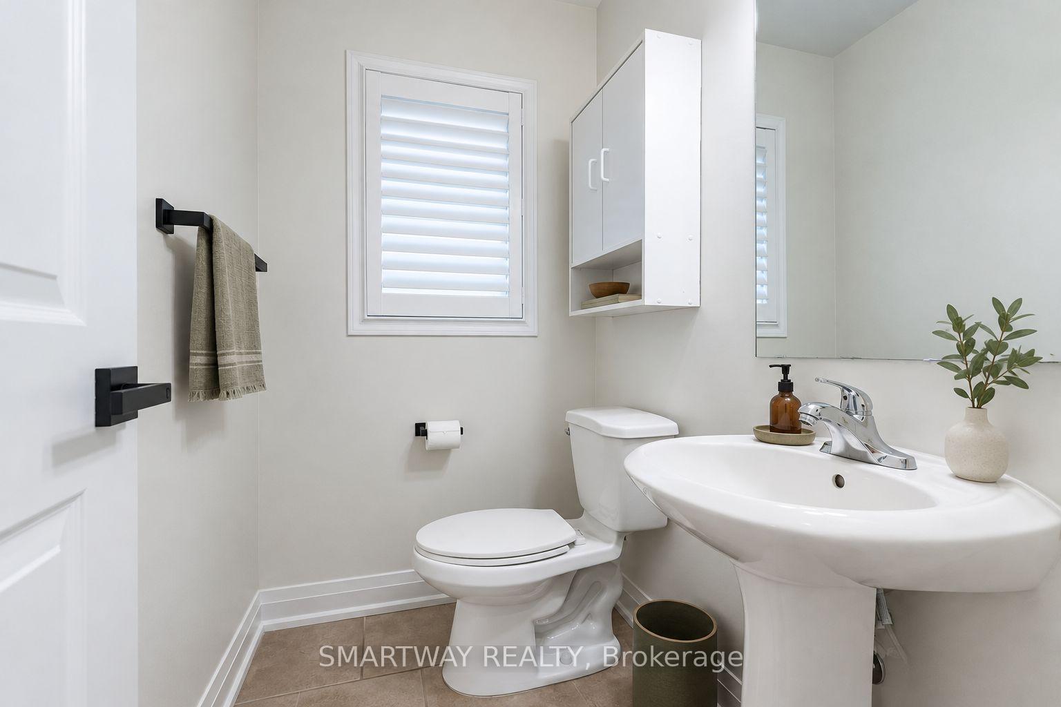 Photo 8 of 94 Goldenlight Circle, Brampton, Brampton West — HOMEH