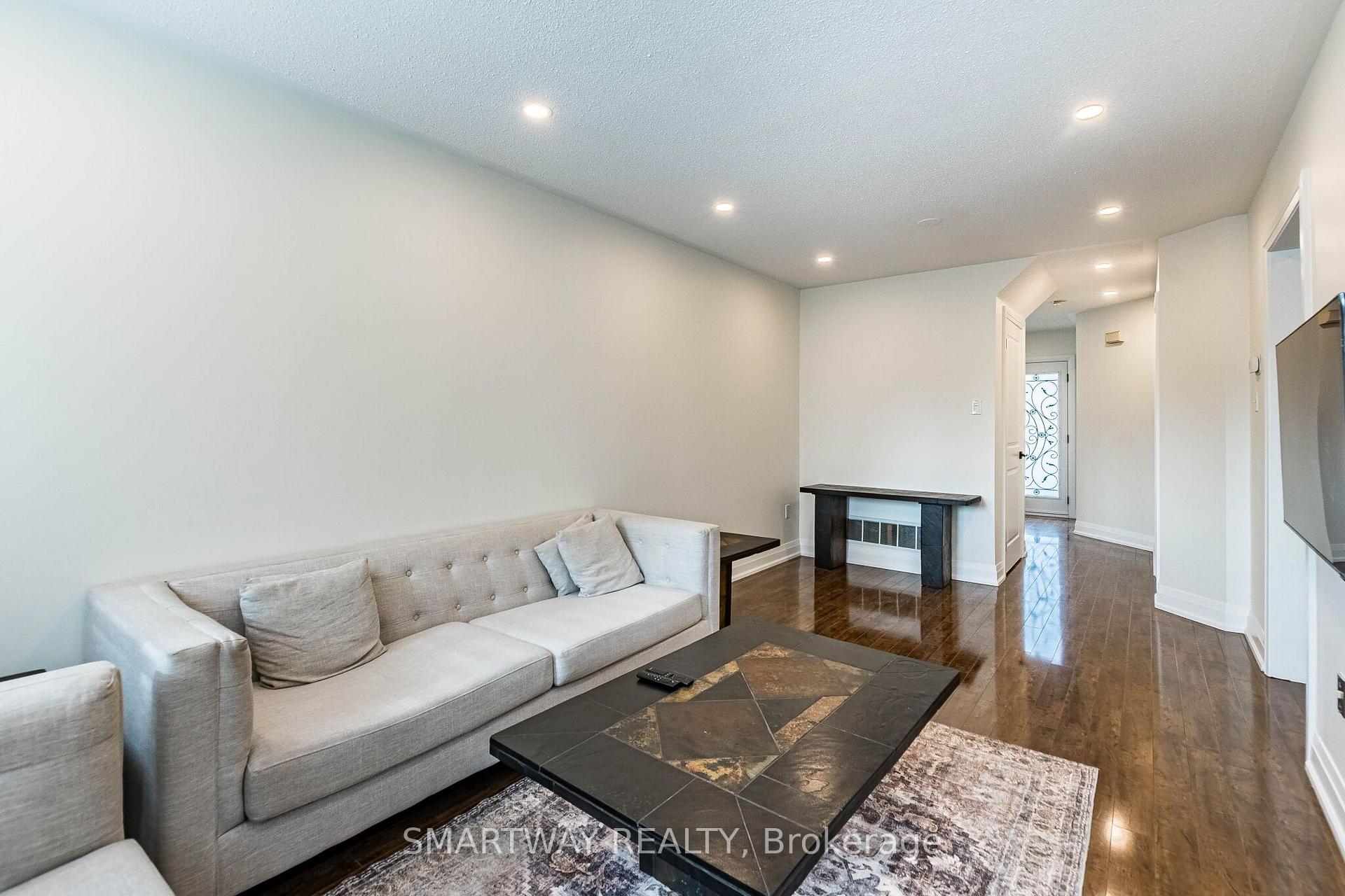 Photo 13 of 94 Goldenlight Circle, Brampton, Brampton West — HOMEH