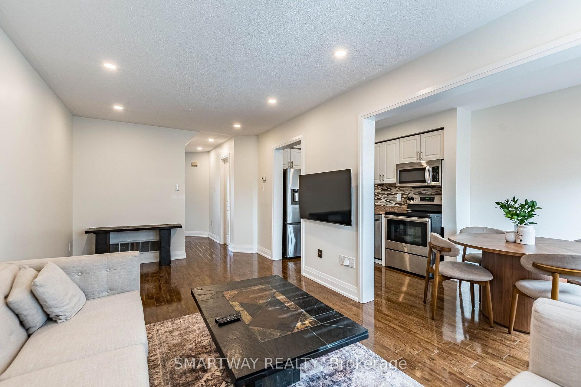 Photo 14 of 94 Goldenlight Circle, Brampton, Brampton West — HOMEH