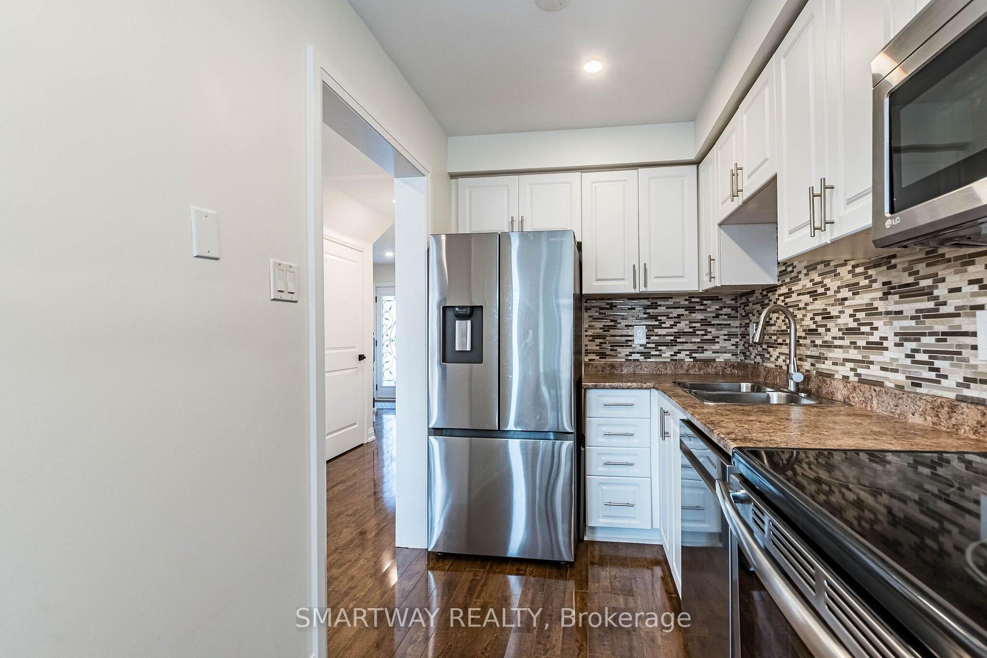 Photo 19 of 94 Goldenlight Circle, Brampton, Brampton West — HOMEH
