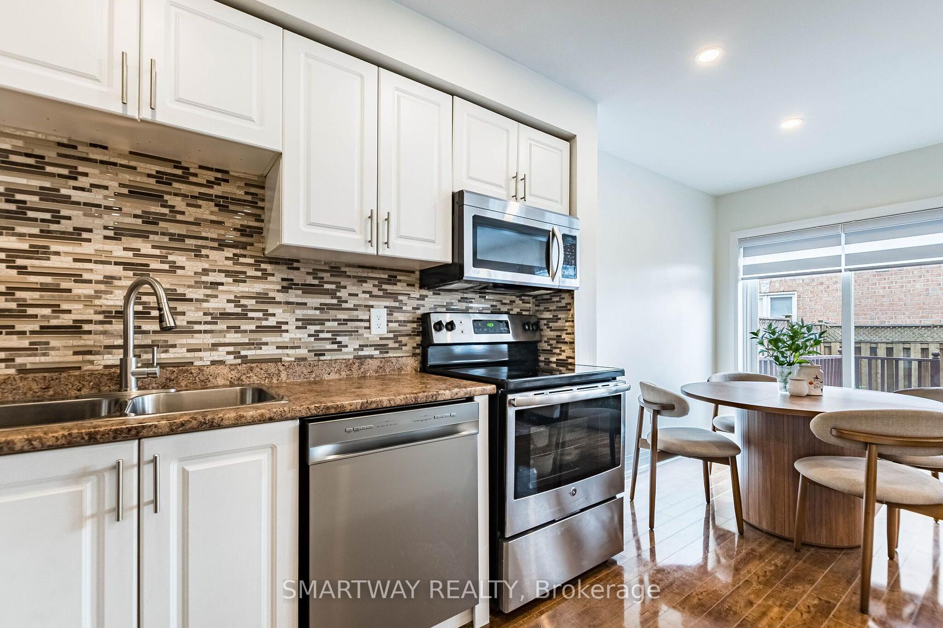 Photo 20 of 94 Goldenlight Circle, Brampton, Brampton West — HOMEH