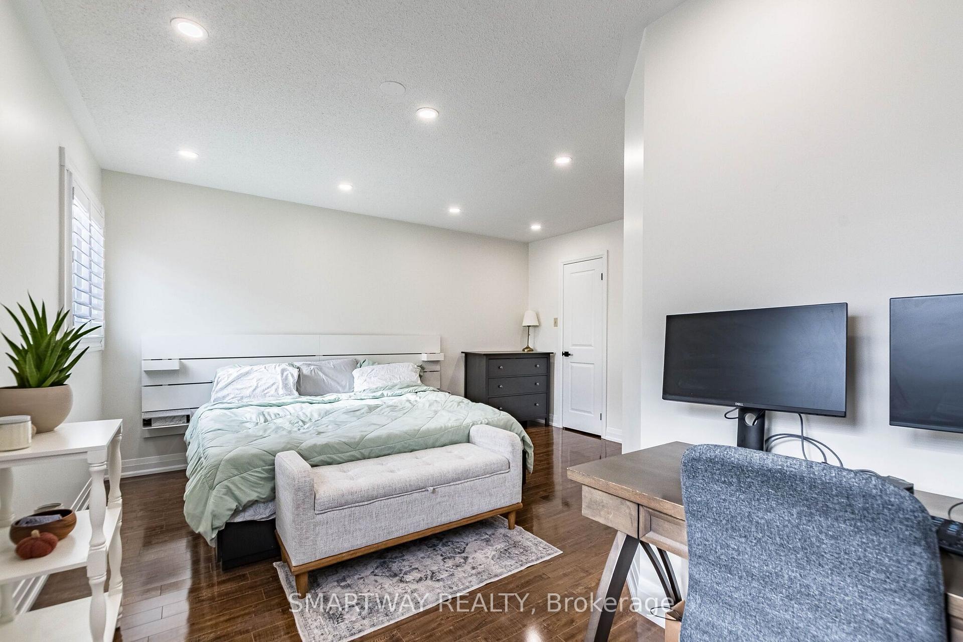 Photo 29 of 94 Goldenlight Circle, Brampton, Brampton West — HOMEH
