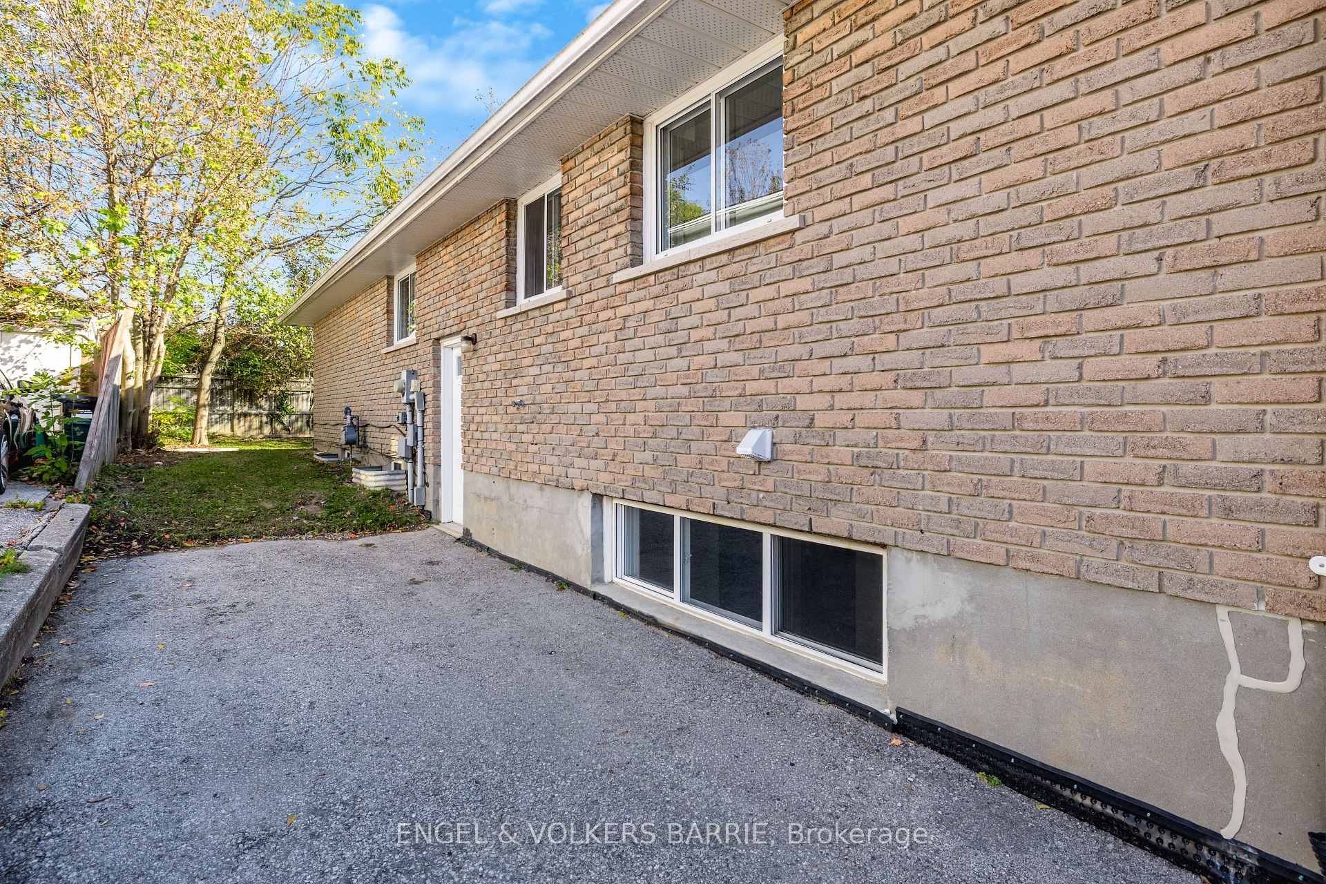 Photo 2 of Unit Lower, 22A Bernick Drive, Barrie, Grove East — HOMEH